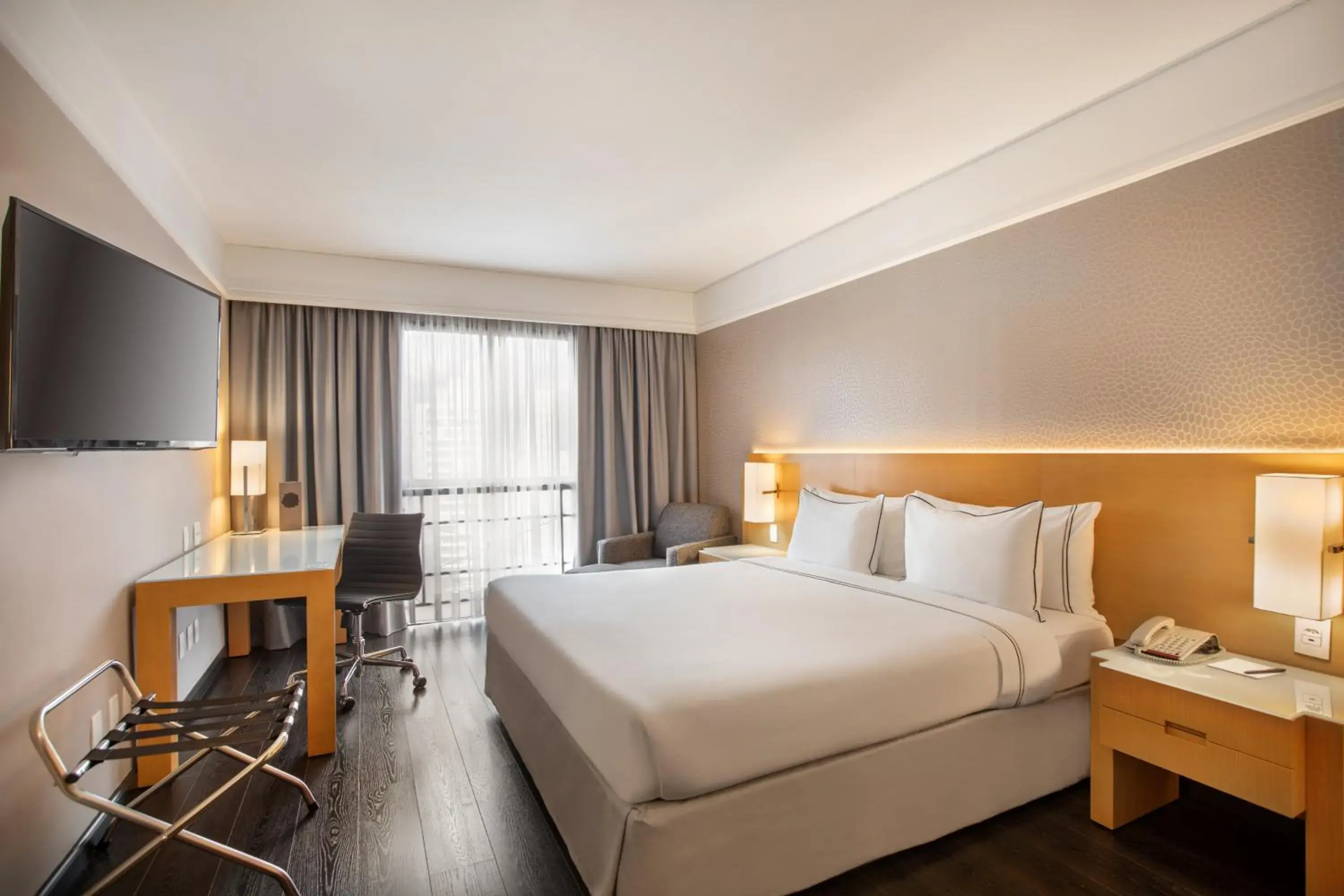 TV and multimedia, Bed in Meliá Campinas TV and multimedia, Bed in Meliá Campinas