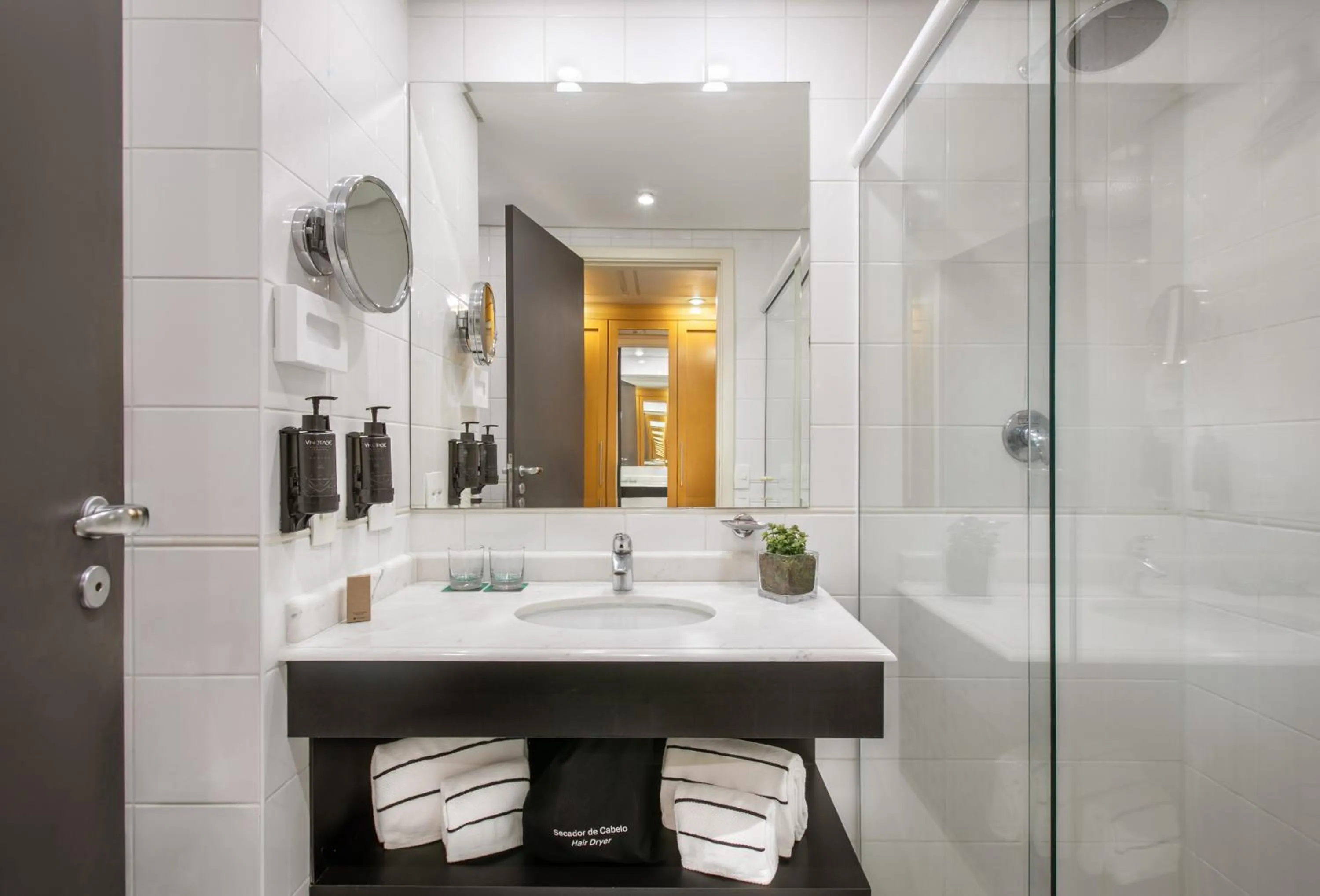 Bathroom in Meliá Campinas