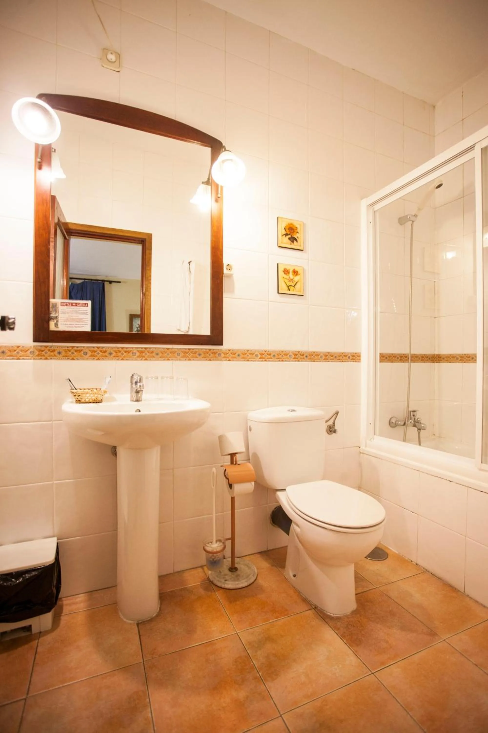 Bathroom in Hostal Castilla