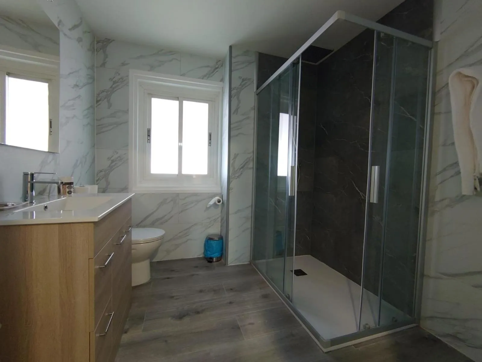 Shower in Hostal Castilla