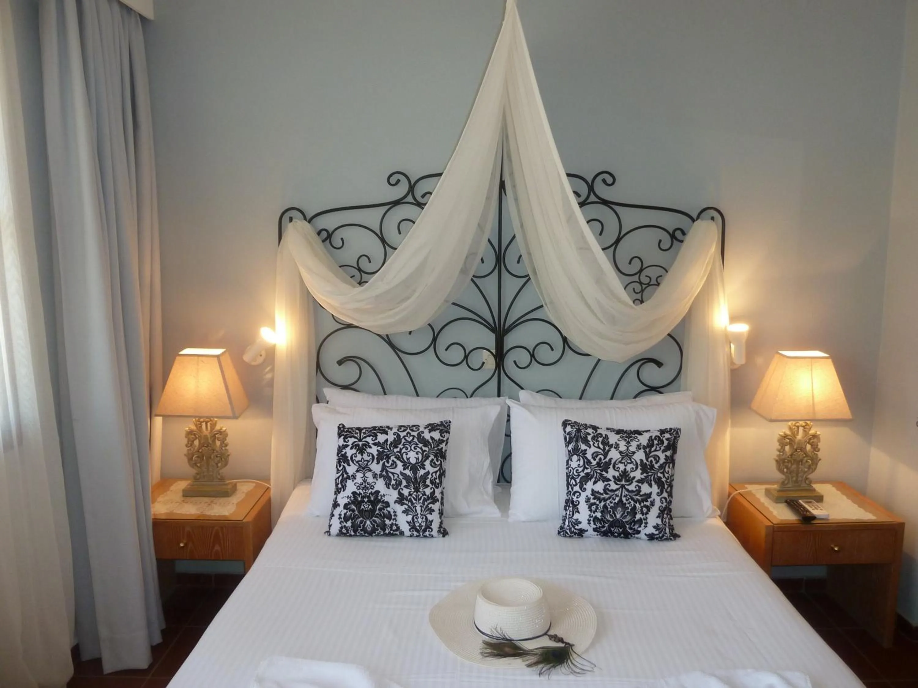 Bed in Calergi Residence - Holidays in Crete