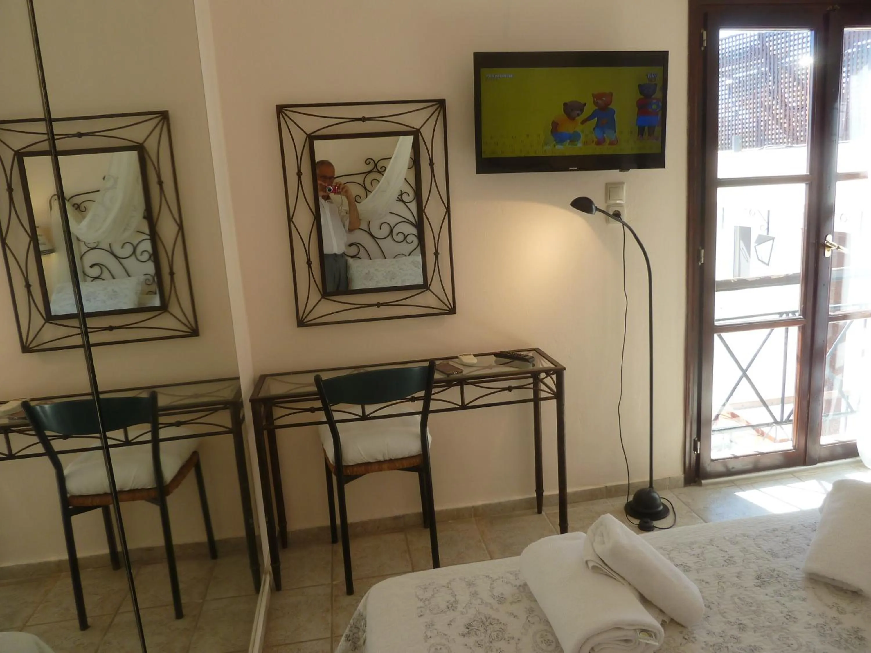 Decorative detail, Bed in Calergi Residence - Holidays in Crete