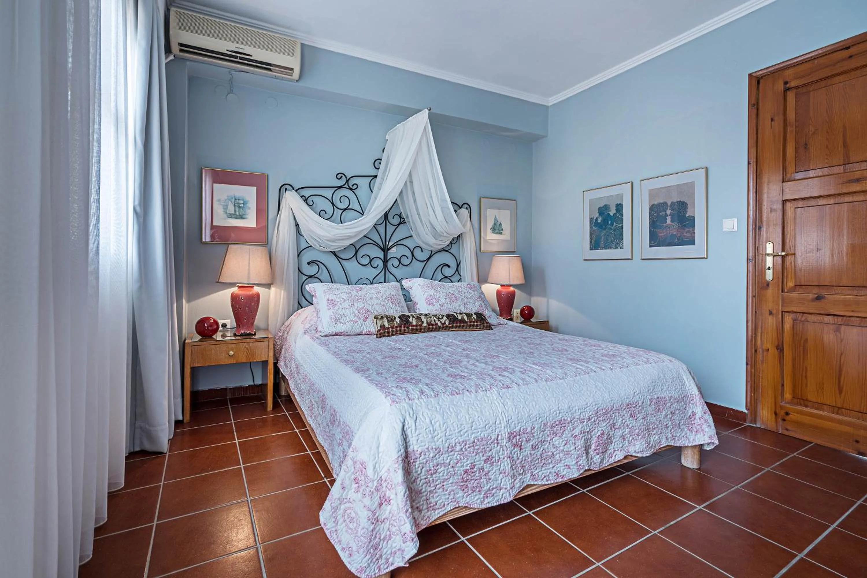 Bed in Calergi Residence - Holidays in Crete