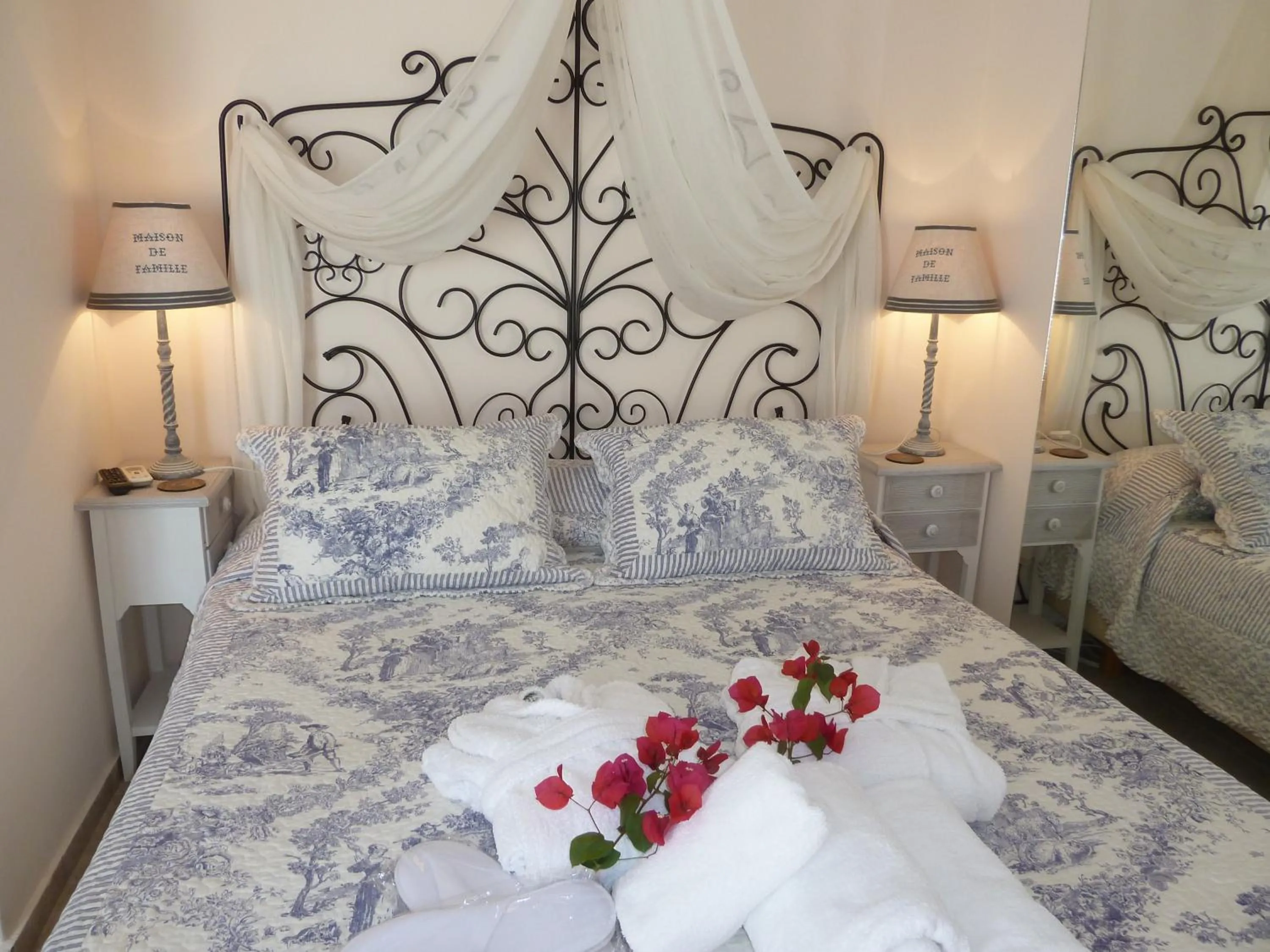 Bed in Calergi Residence - Holidays in Crete