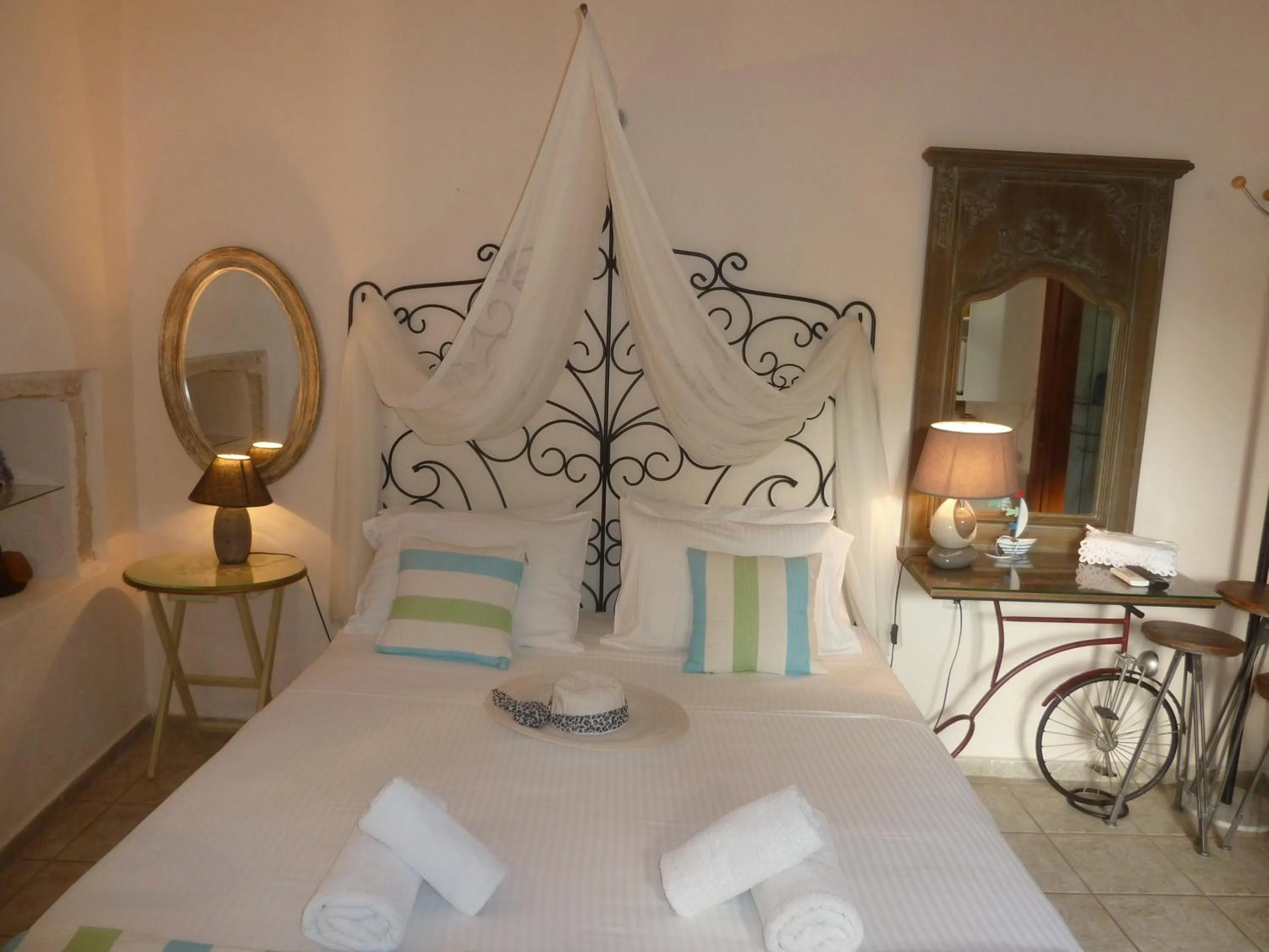 Bed in Calergi Residence - Holidays in Crete