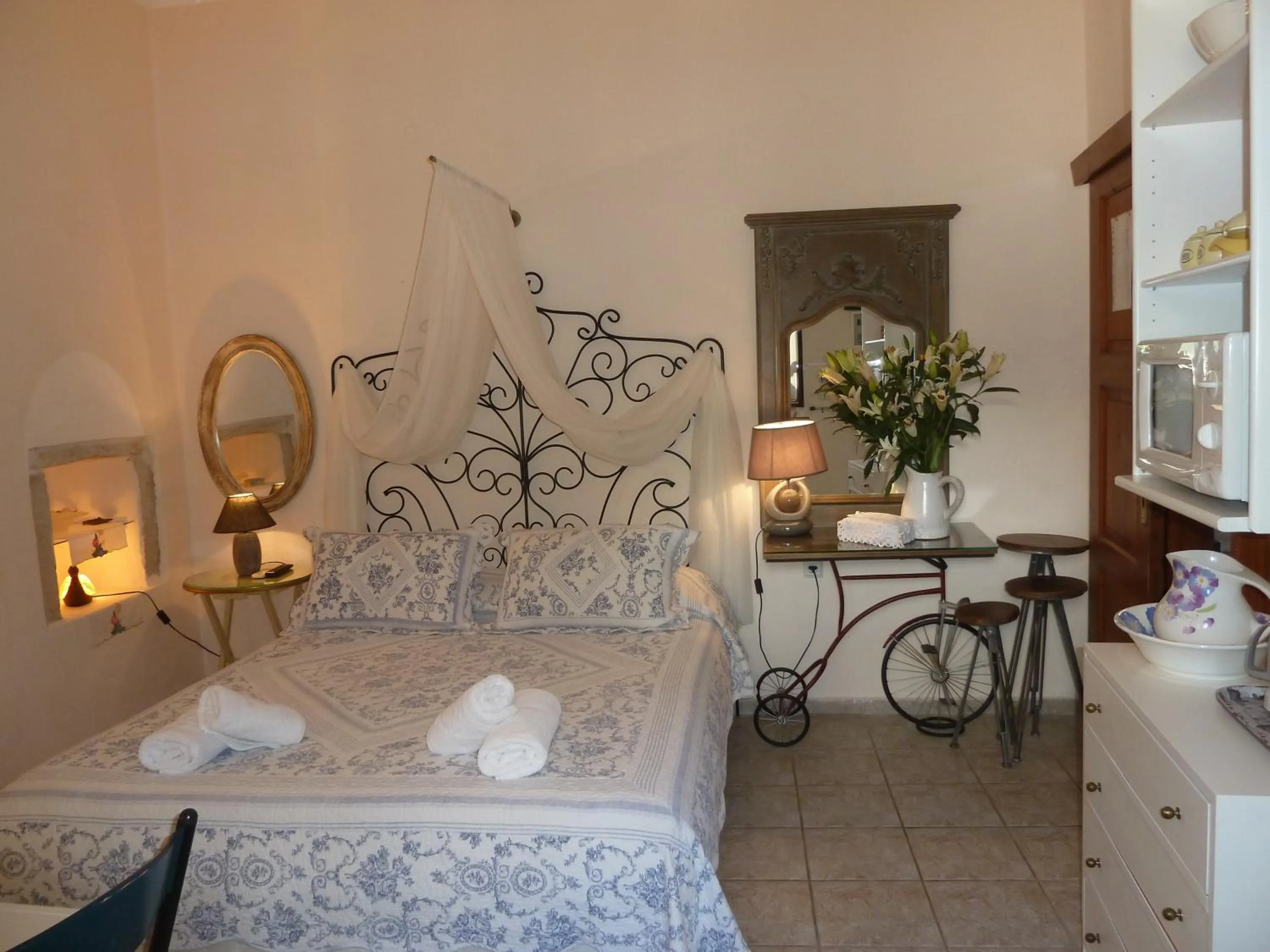 Bed in Calergi Residence - Holidays in Crete