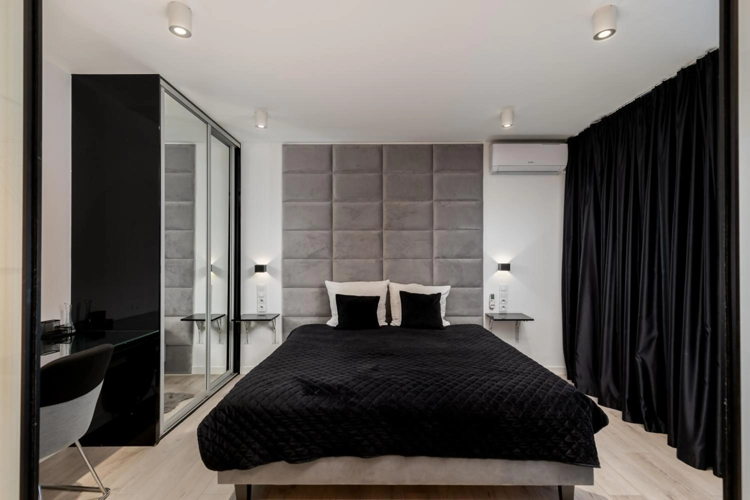 Bed in Diamonds Apartment