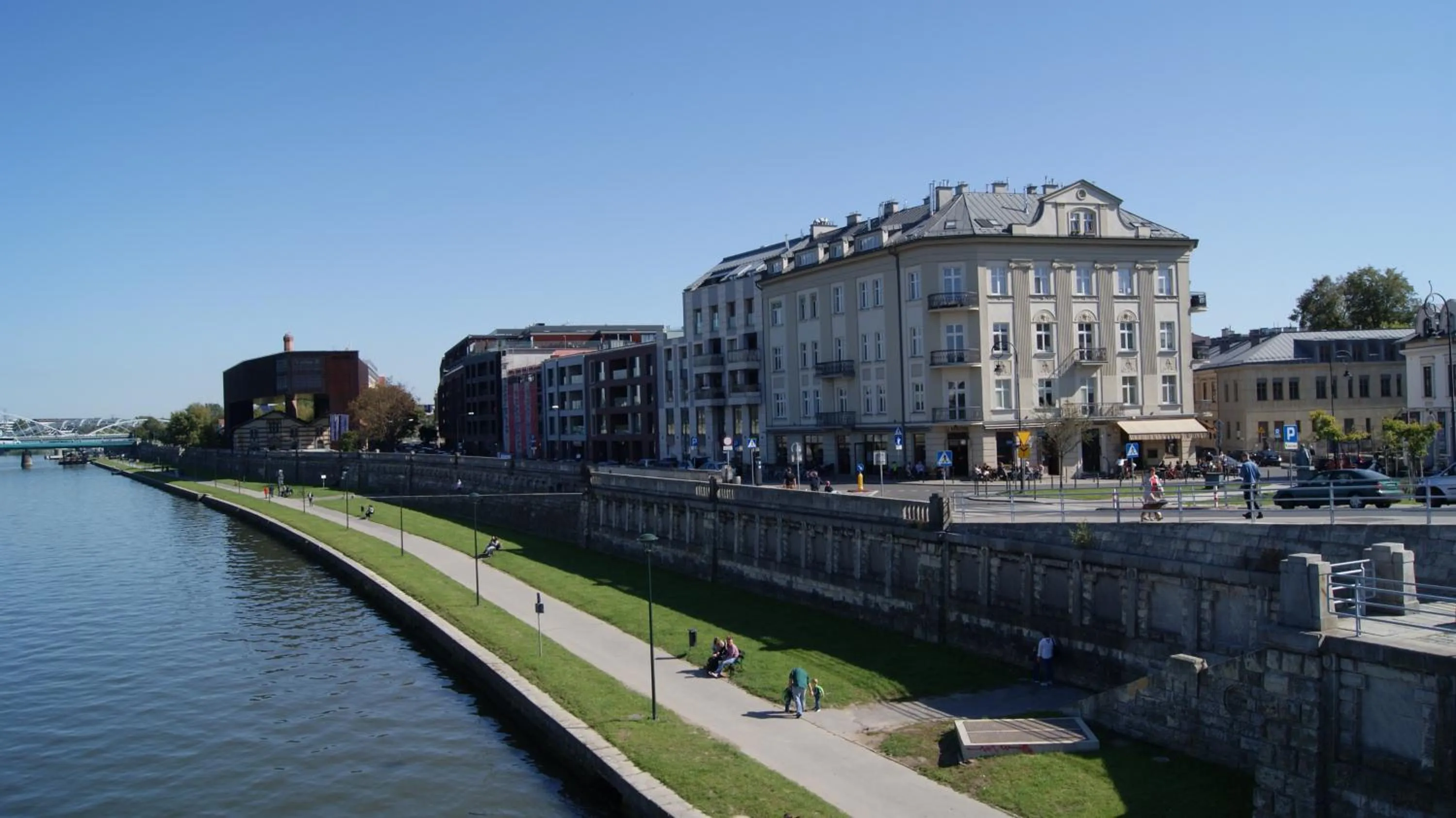 Neighbourhood in Diamonds Apartment