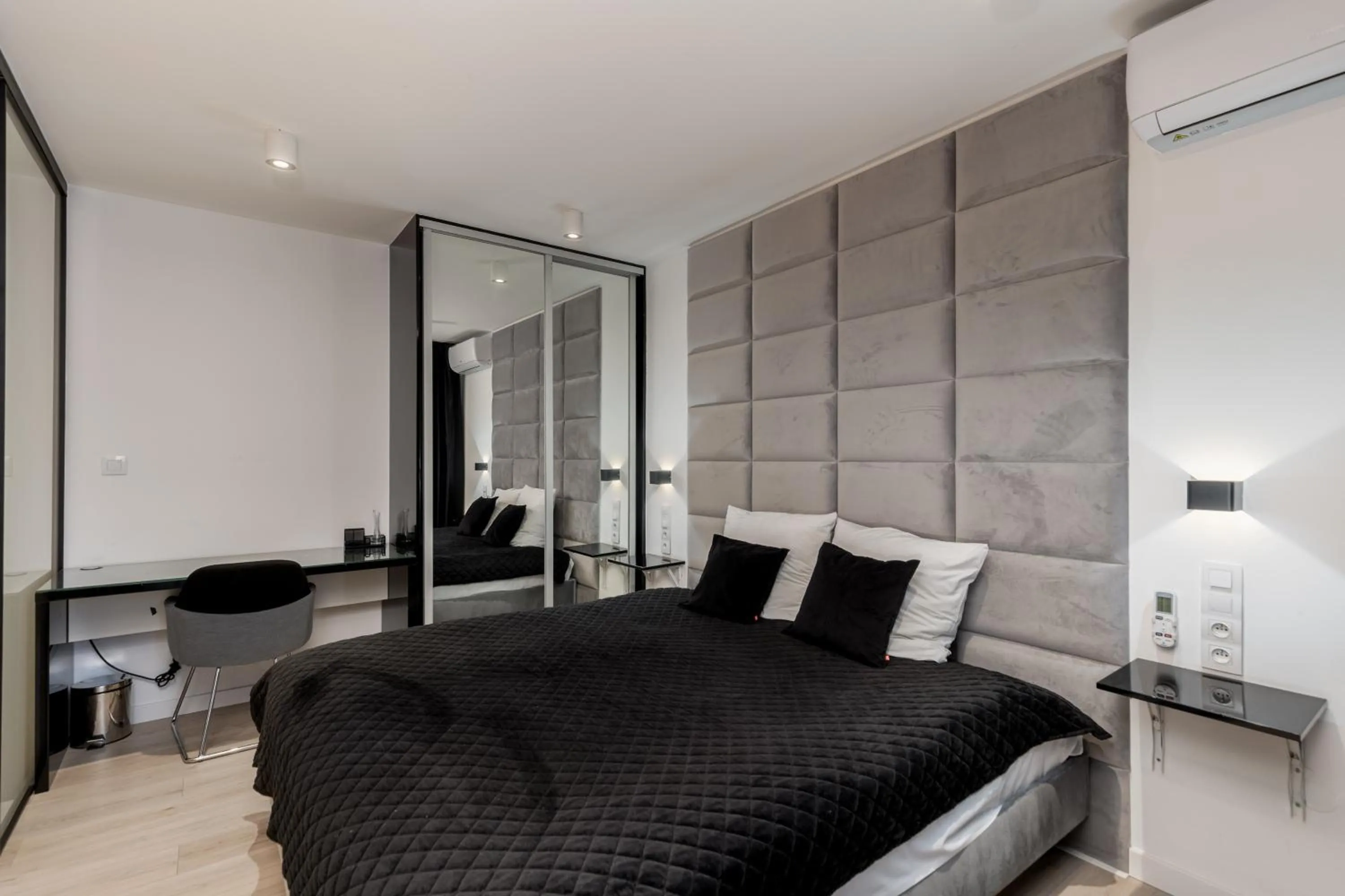 Bed in Diamonds Apartment