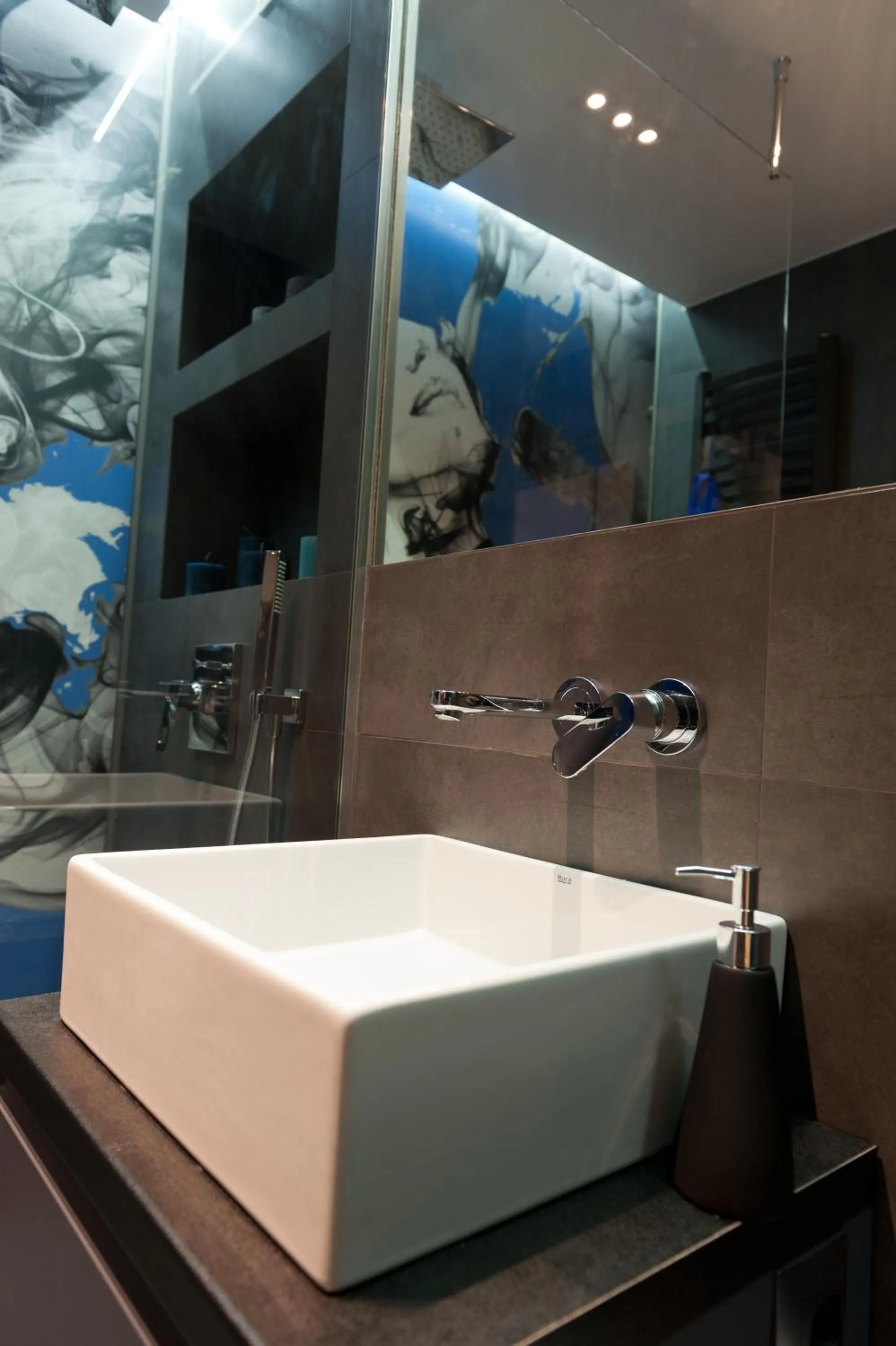 Bathroom in Diamonds Apartment