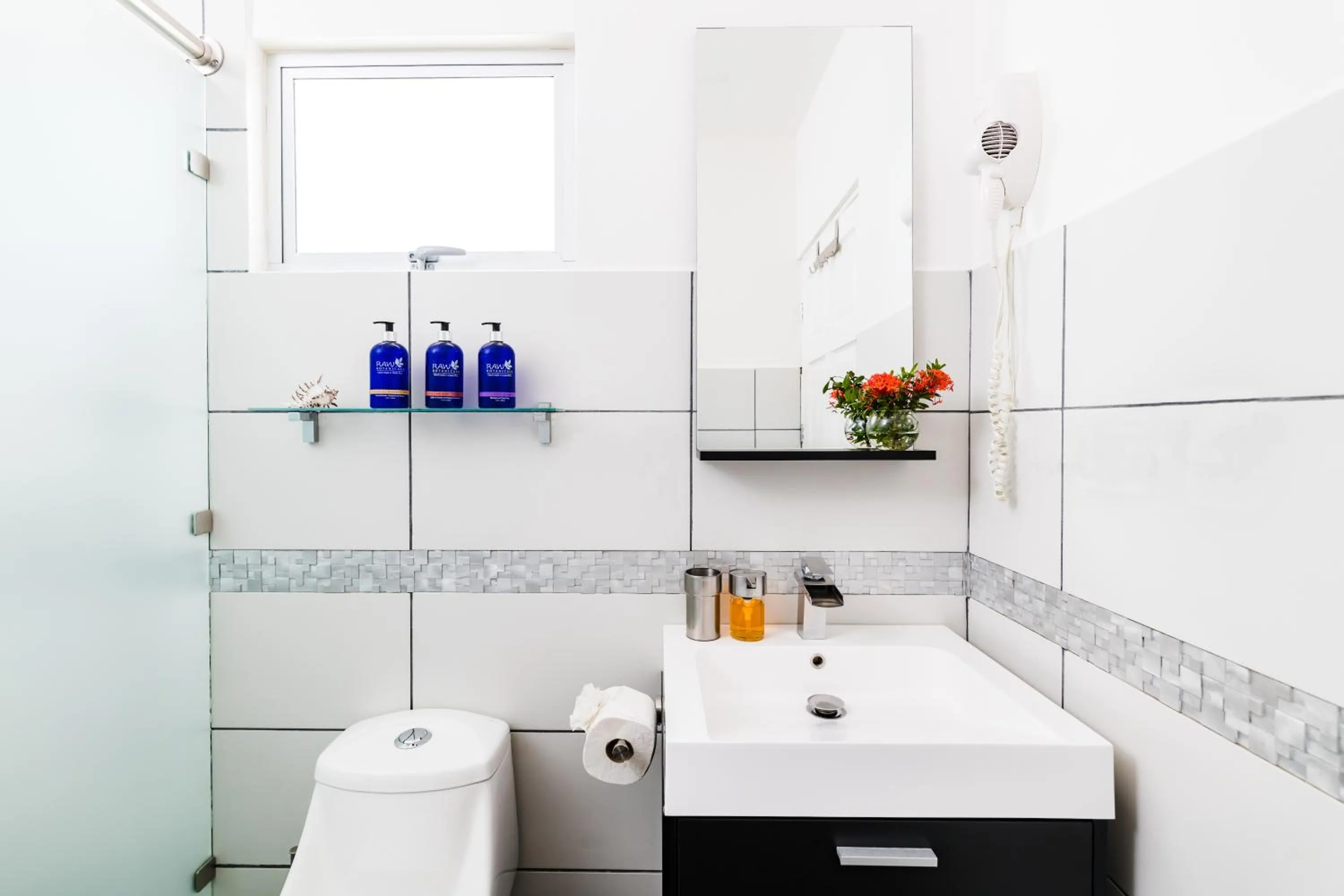 Bathroom in In the Shade Hotel - Coworking - 300Mbit - Adults Only