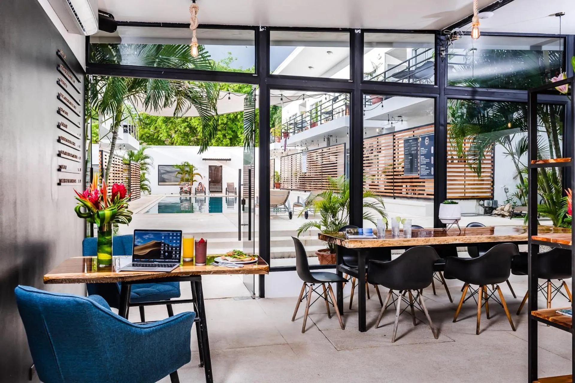 Restaurant/places to eat in In the Shade Hotel - Coworking - 300Mbit - Adults Only