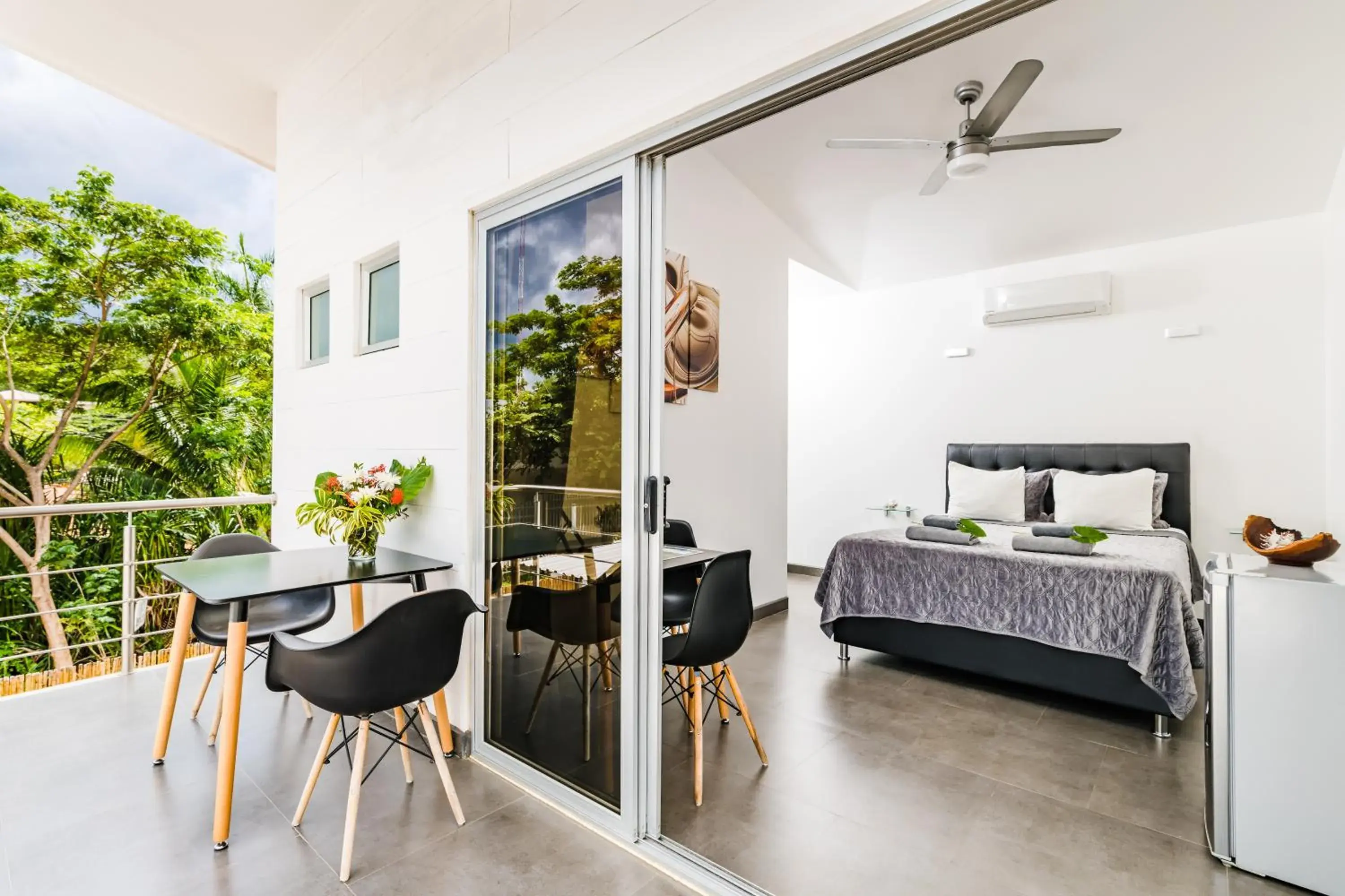 Premium Queen Room with balcony and pool view in In the Shade Hotel - Coworking - 300Mbit - Adults Only Premium Queen Room with balcony and pool view in In the Shade Hotel - Coworking - 300Mbit - Adults Only