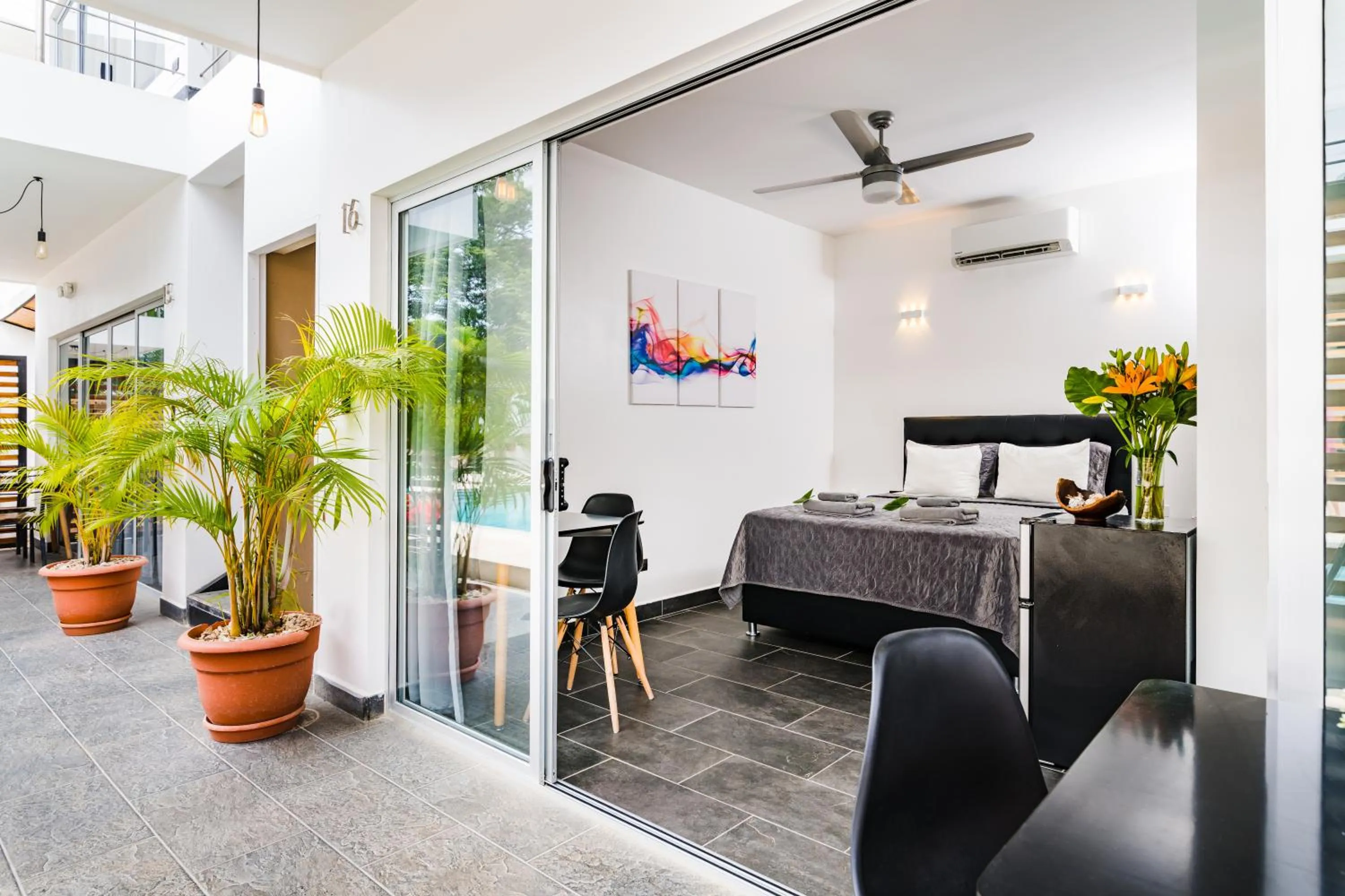 Photo of the whole room in In the Shade Hotel - Coworking - 300Mbit - Adults Only