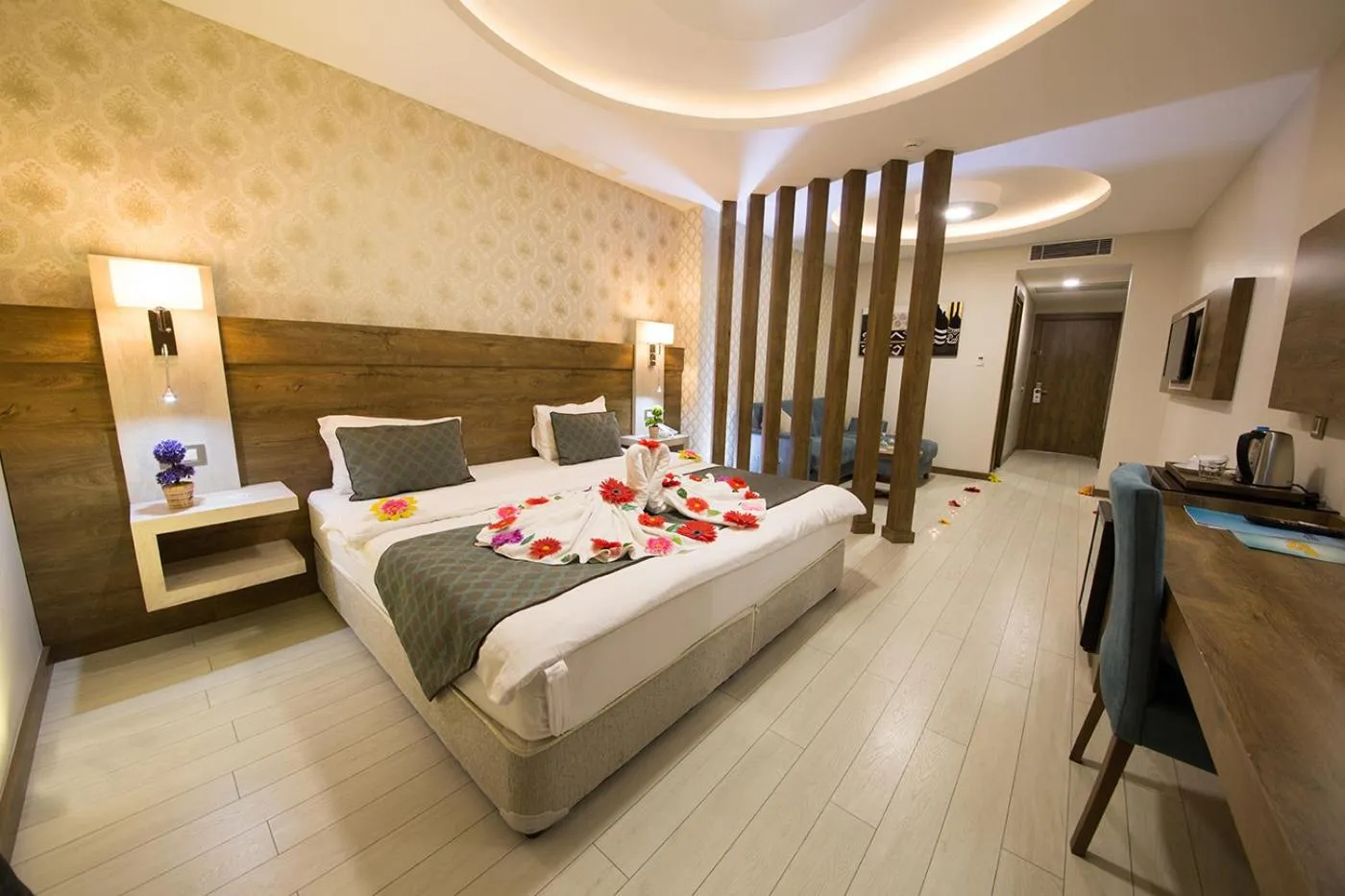 Photo of the whole room, Bed in White Star Hotel