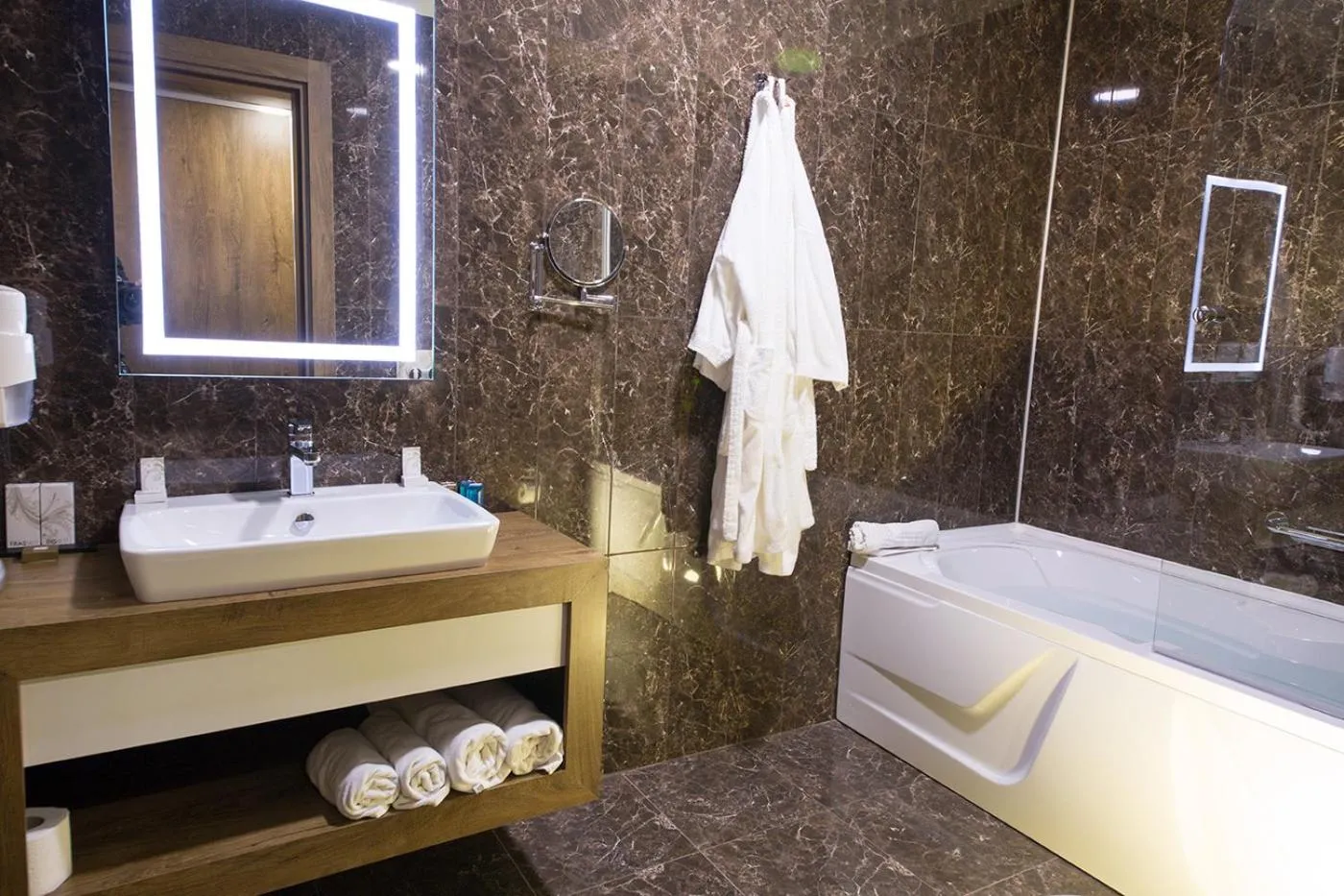 Bathroom, Bed in White Star Hotel
