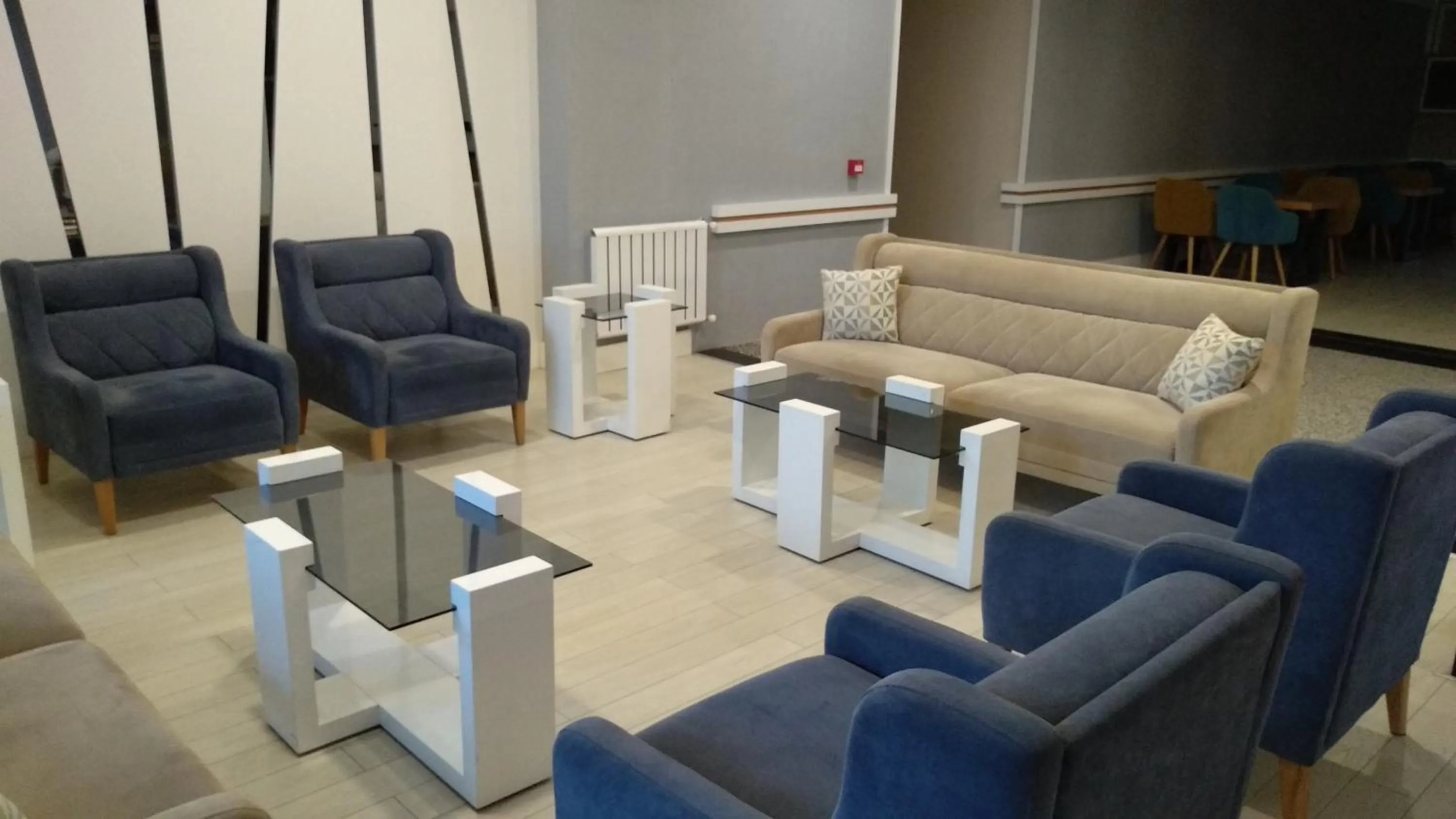 Living room in White Star Hotel