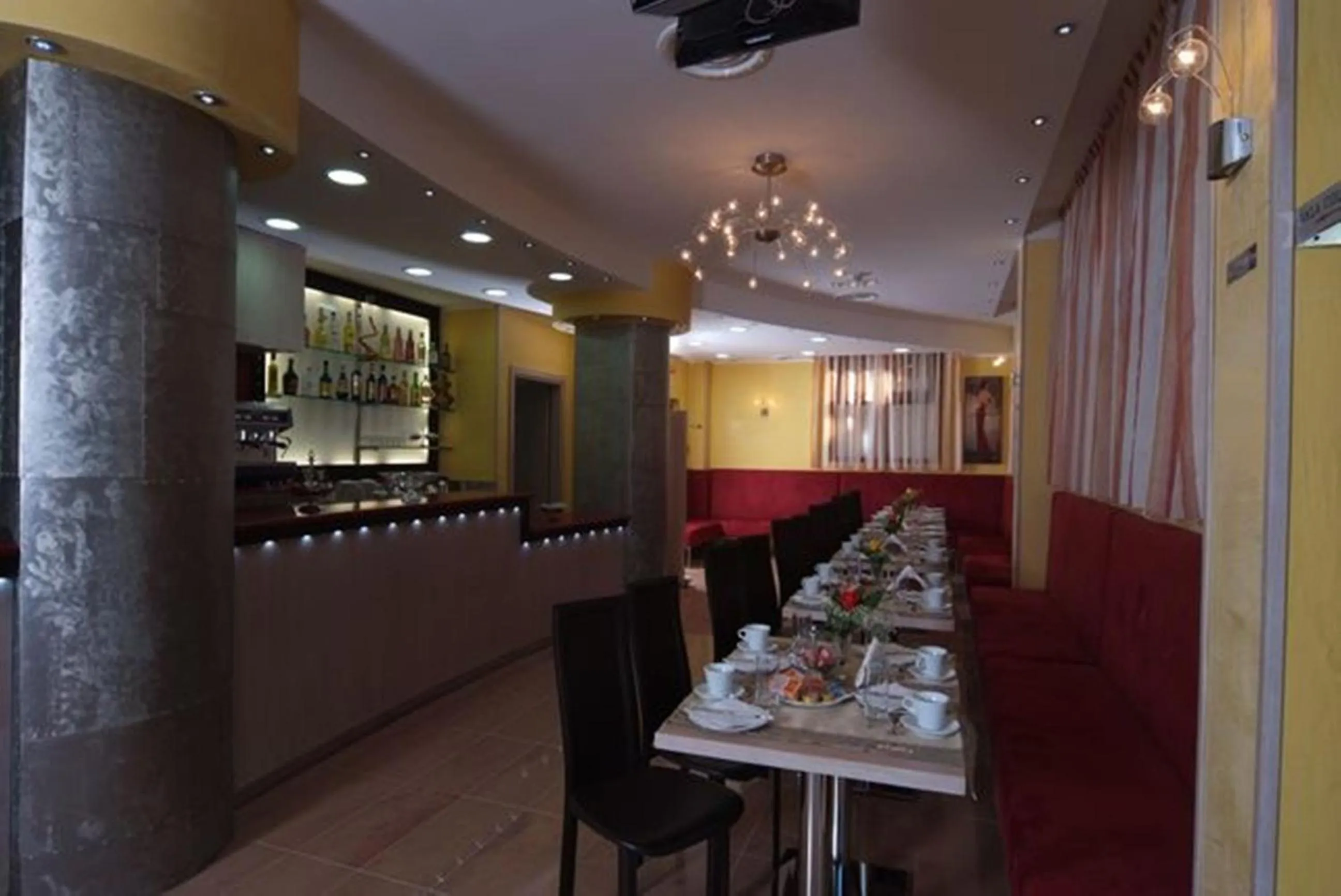 Lounge or bar in Hotel Cristal Eboli