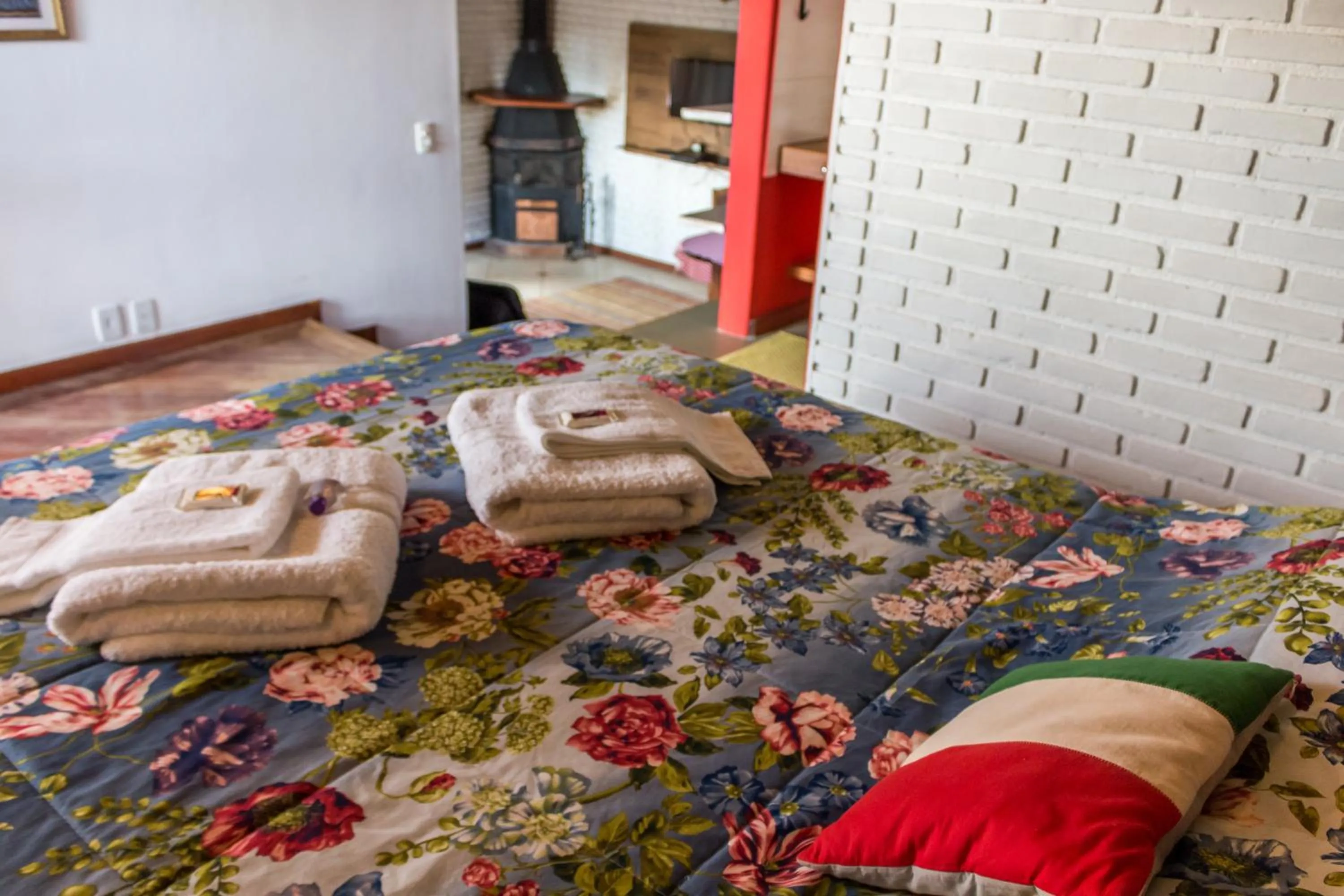 Photo of the whole room, Bed in Pousada Cabanas no Mundo