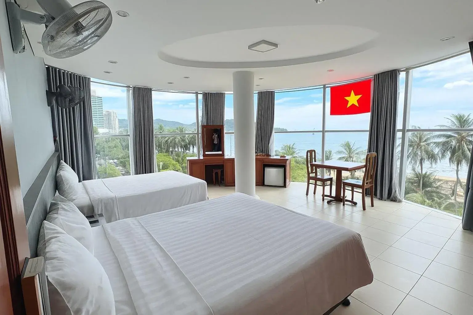 Family Room with Sea View in Y Linh Hotel Family Room with Sea View in Y Linh Hotel