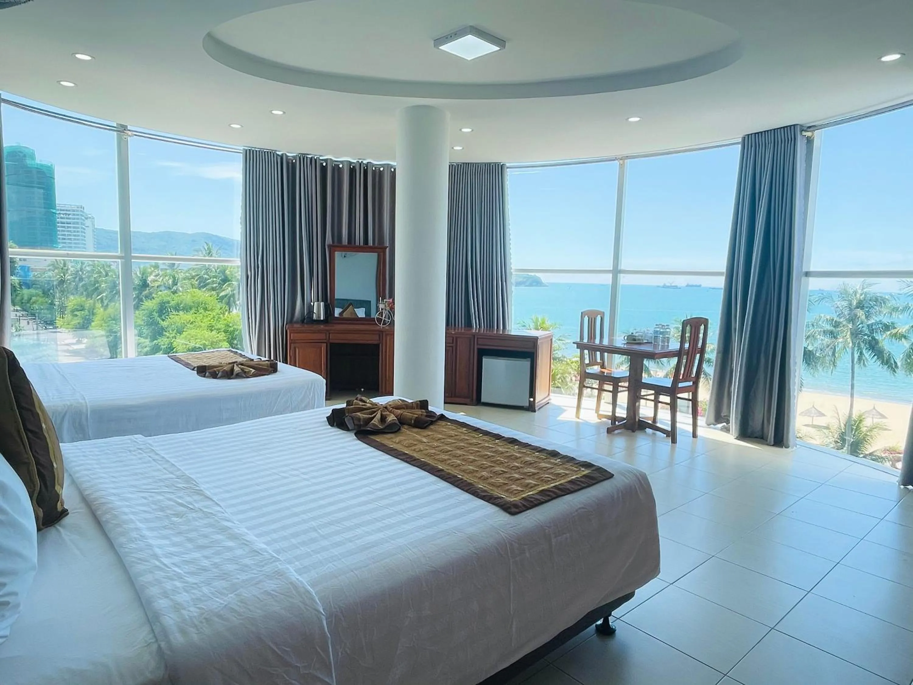 Photo of the whole room, Bed in Y Linh Hotel