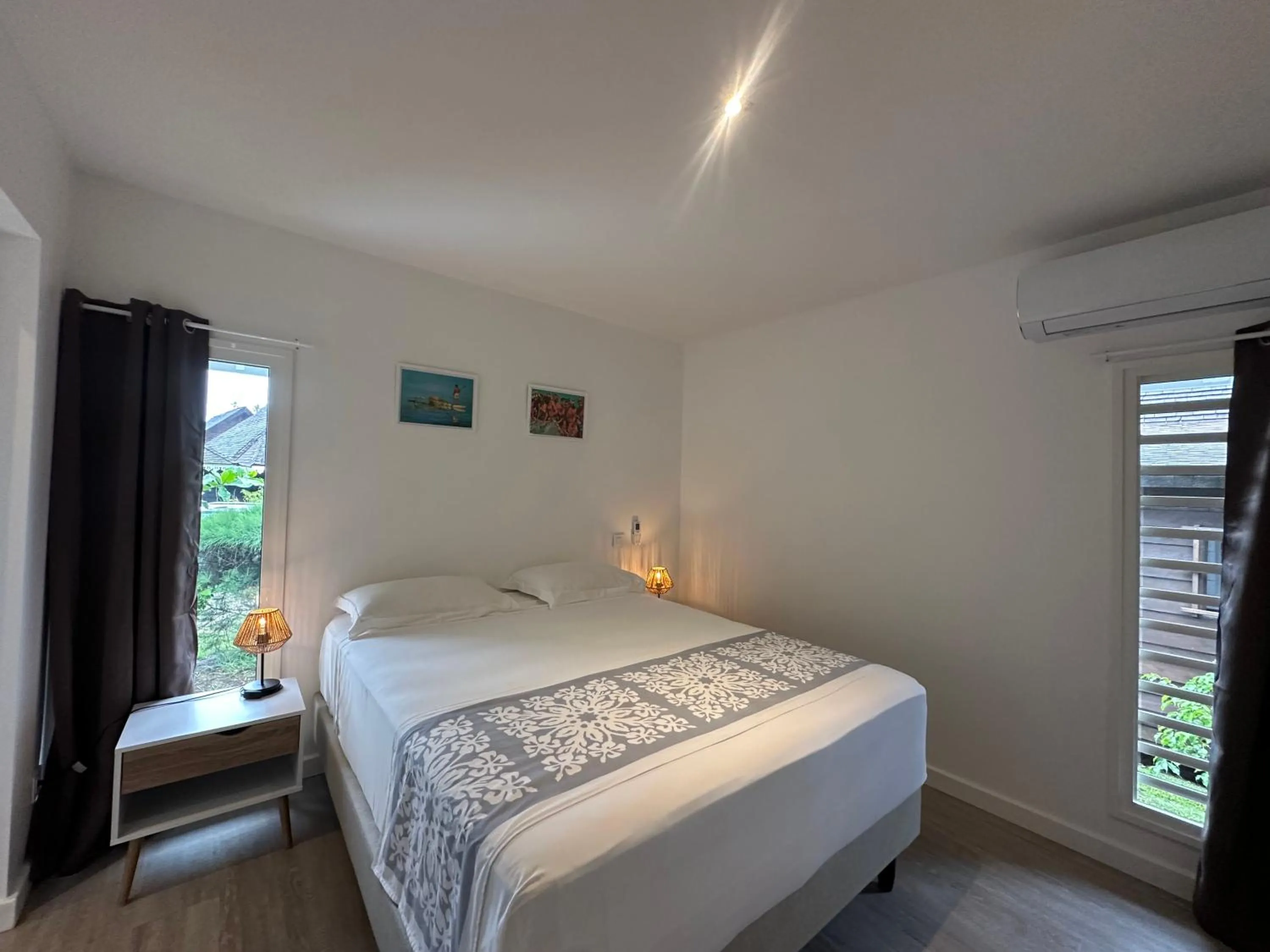 Bedroom, Bed in Moorea Sunset Beach