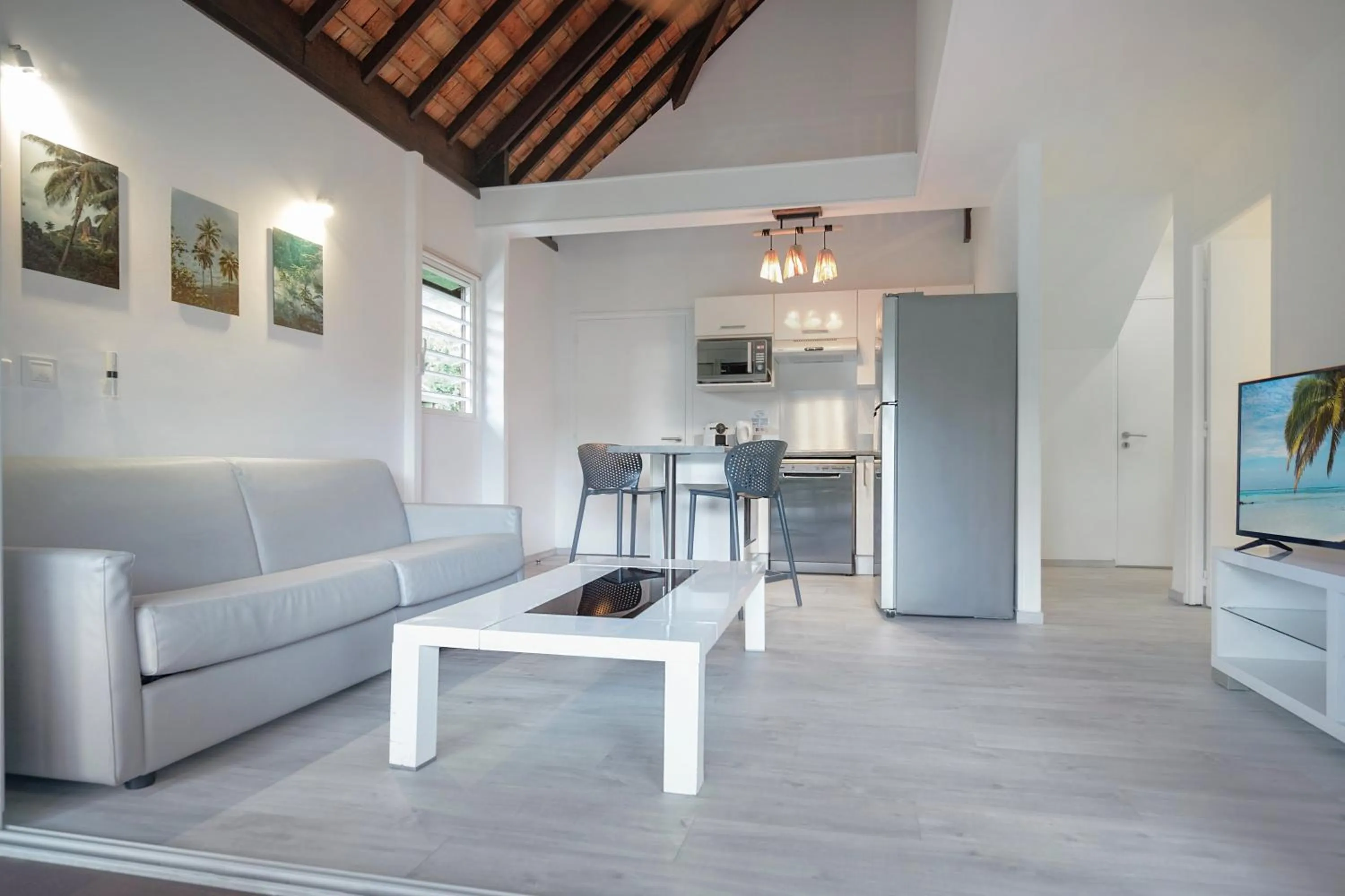 TV and multimedia in Moorea Sunset Beach