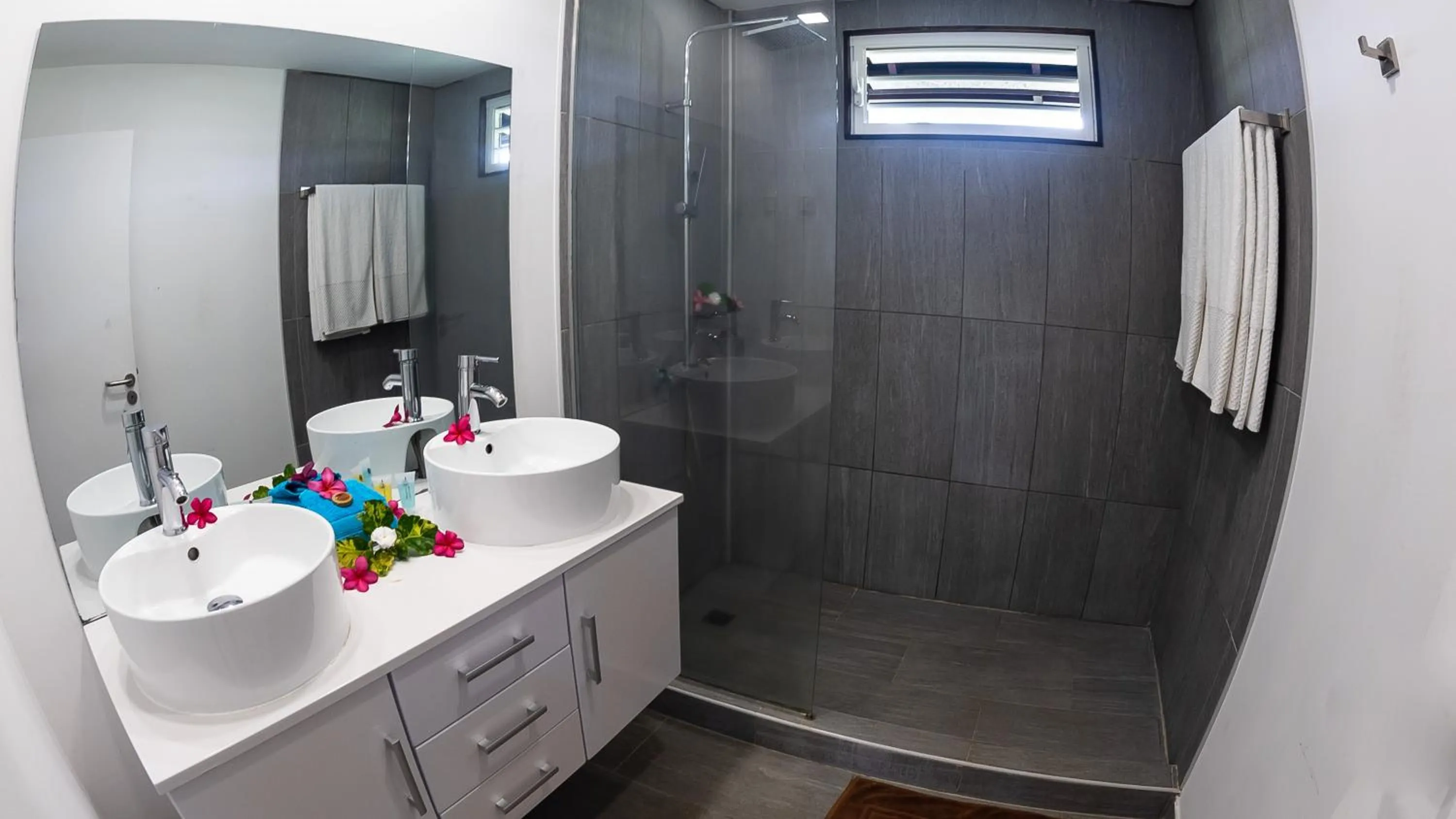 Shower in Moorea Sunset Beach