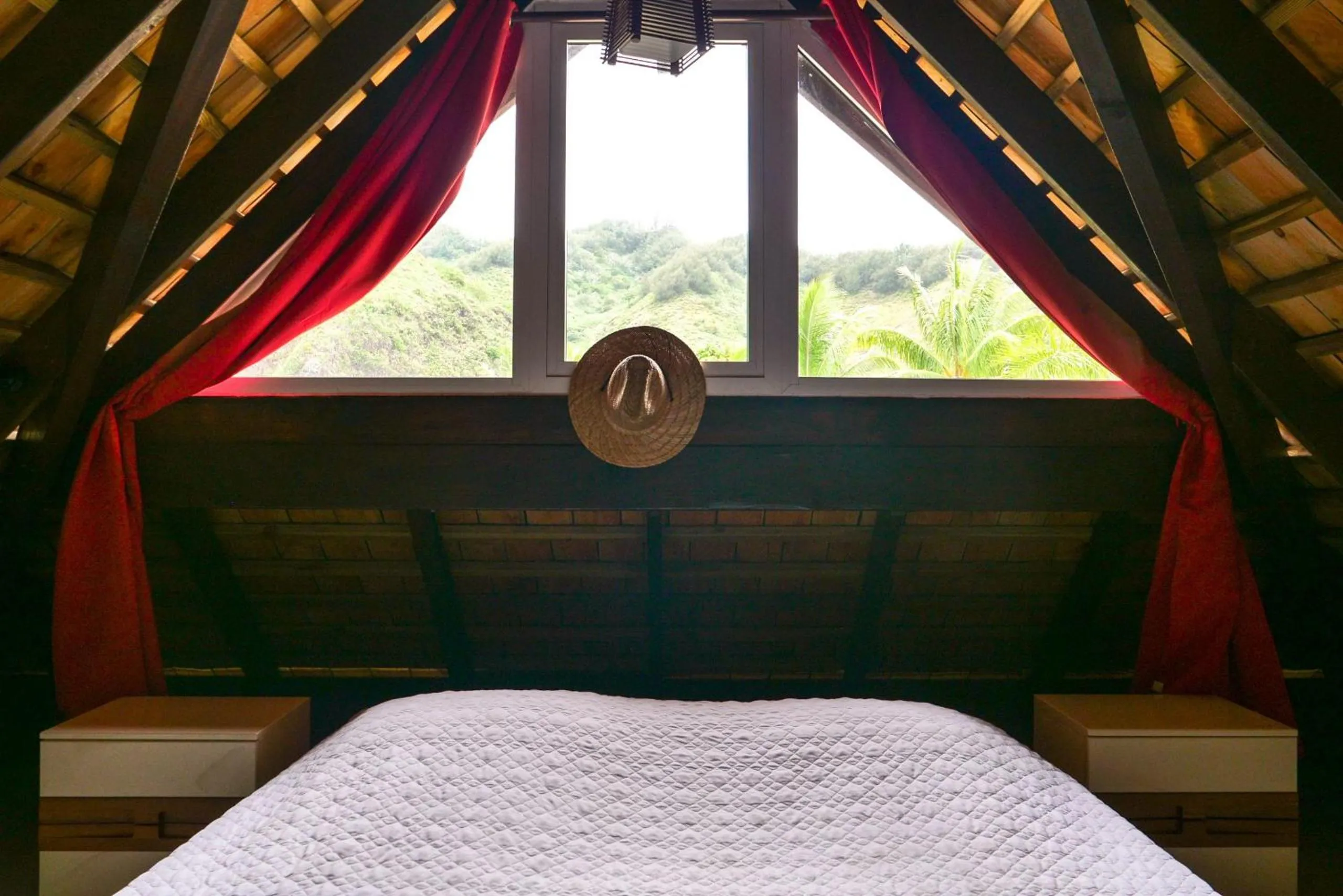 air conditioner, Bed in Moorea Sunset Beach