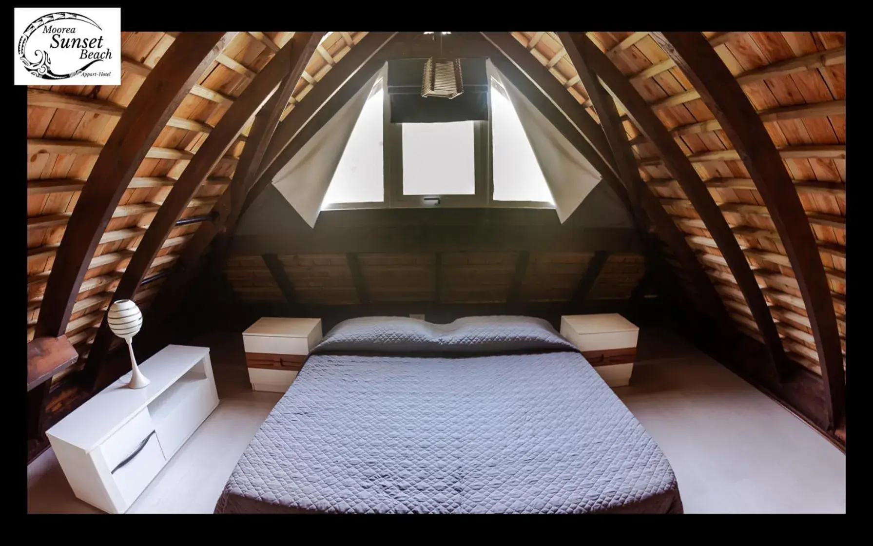 Bed in Moorea Sunset Beach Bed in Moorea Sunset Beach