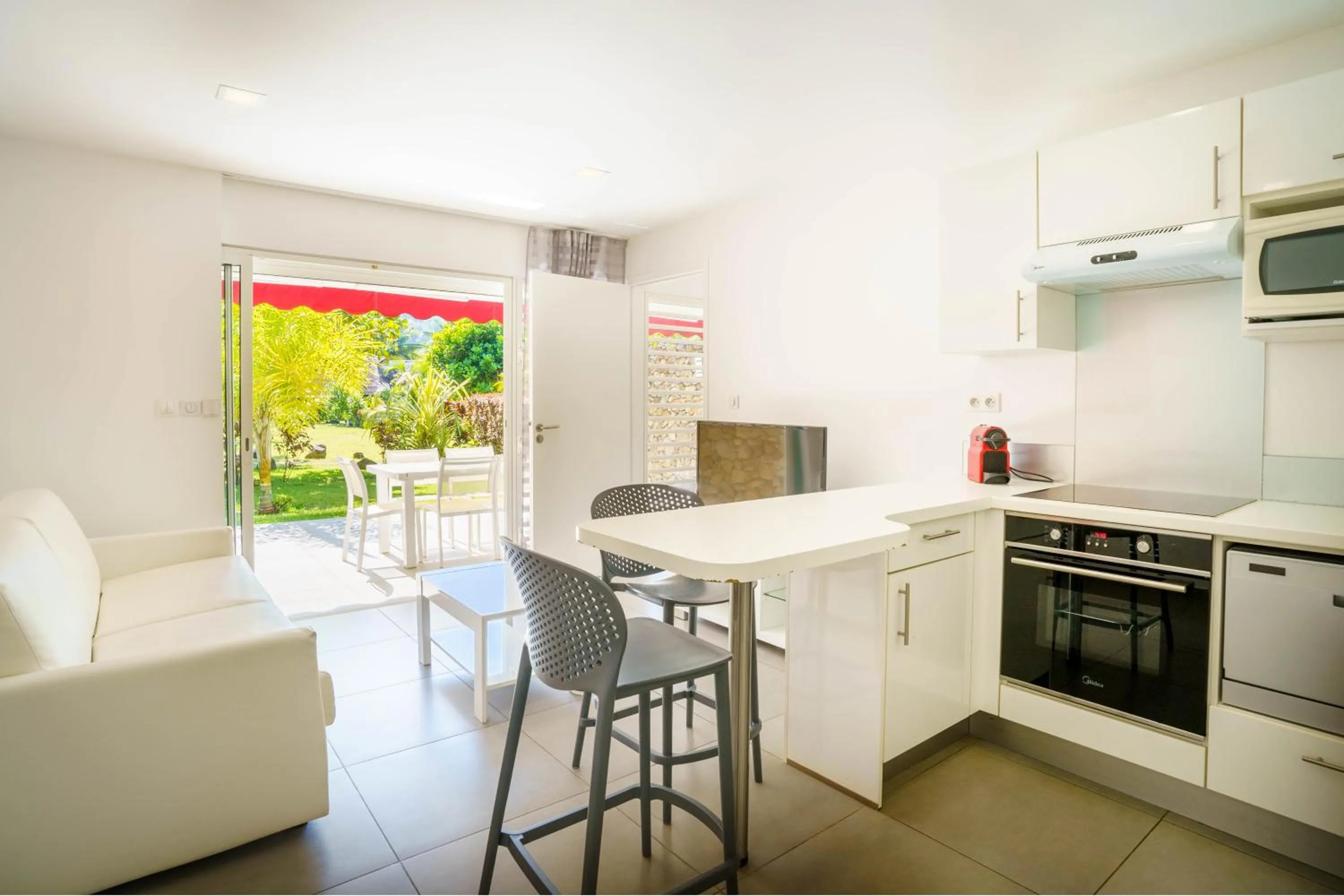Kitchen or kitchenette in Moorea Sunset Beach