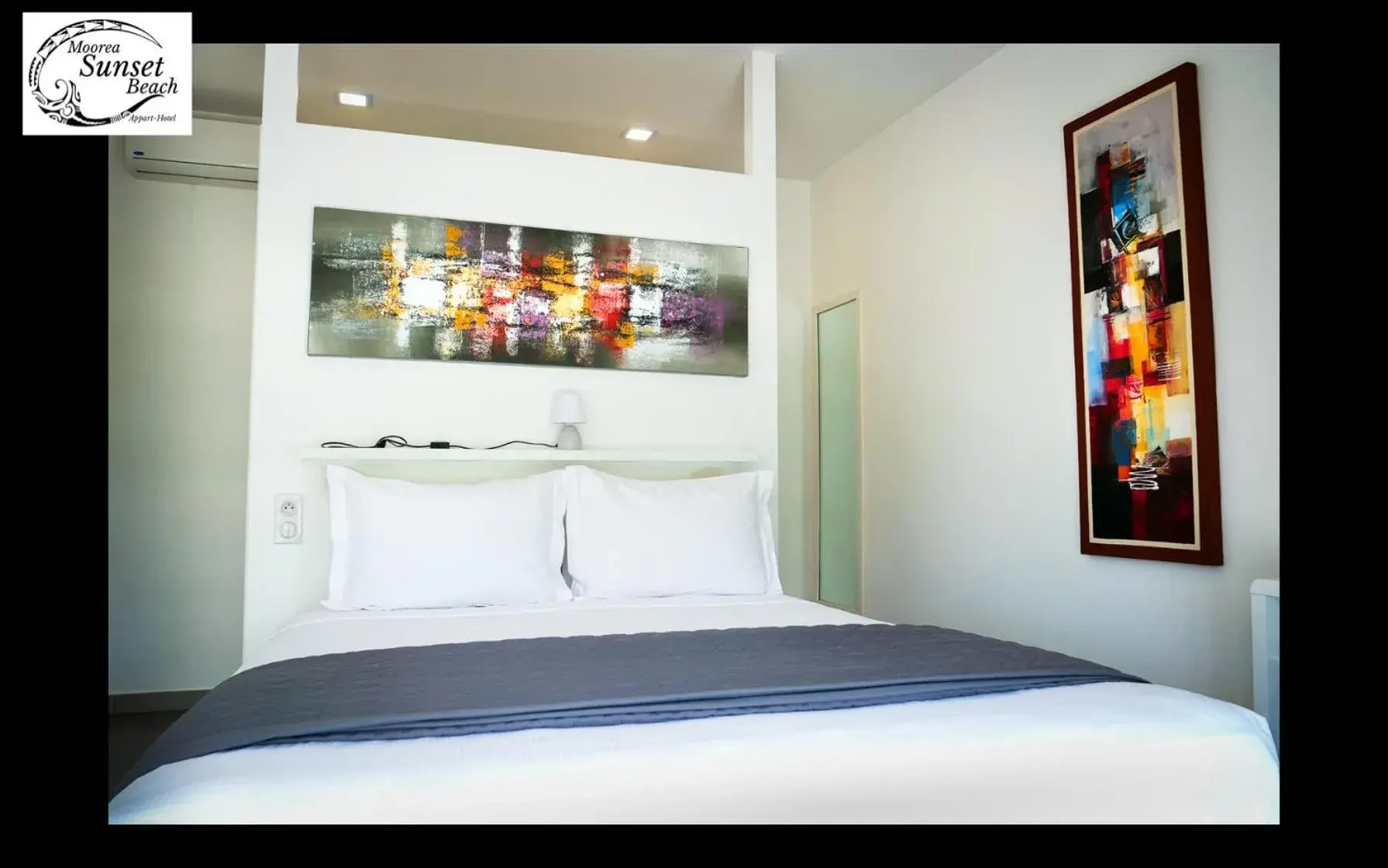 Bed in Moorea Sunset Beach Bed in Moorea Sunset Beach