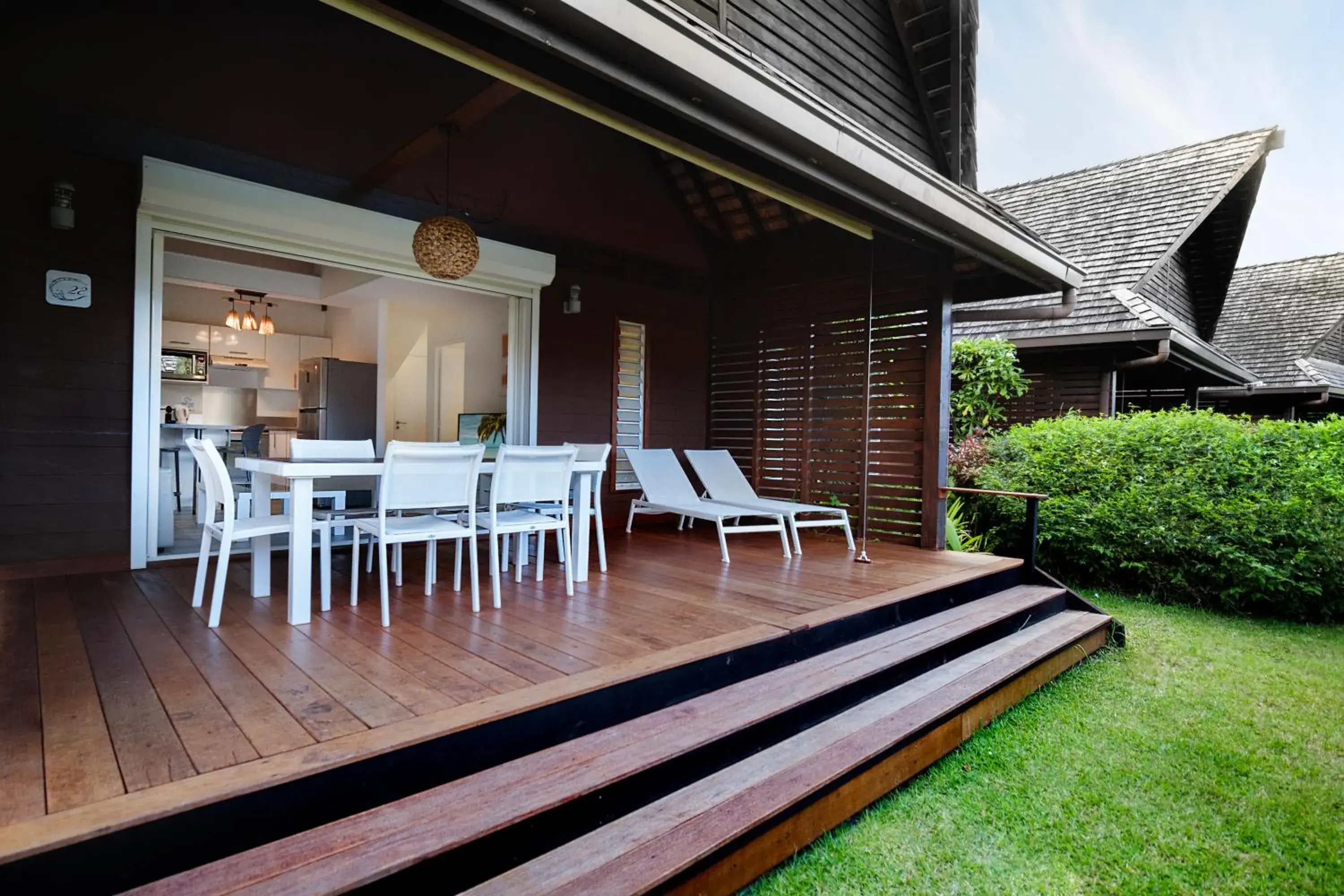 Deluxe Bungalow in Moorea Sunset Beach Deluxe Bungalow in Moorea Sunset Beach