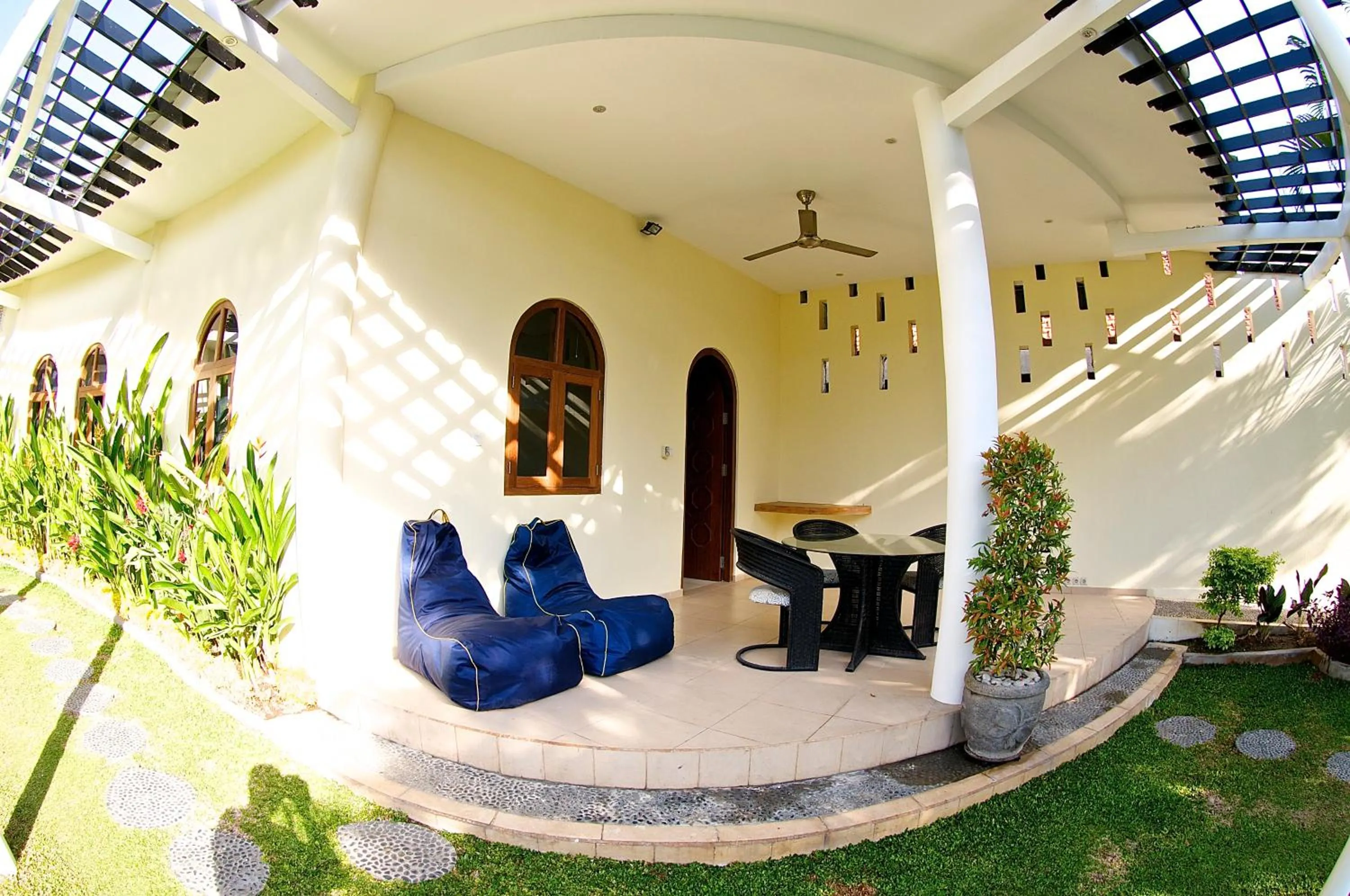 Patio in Villa Costa Plenty