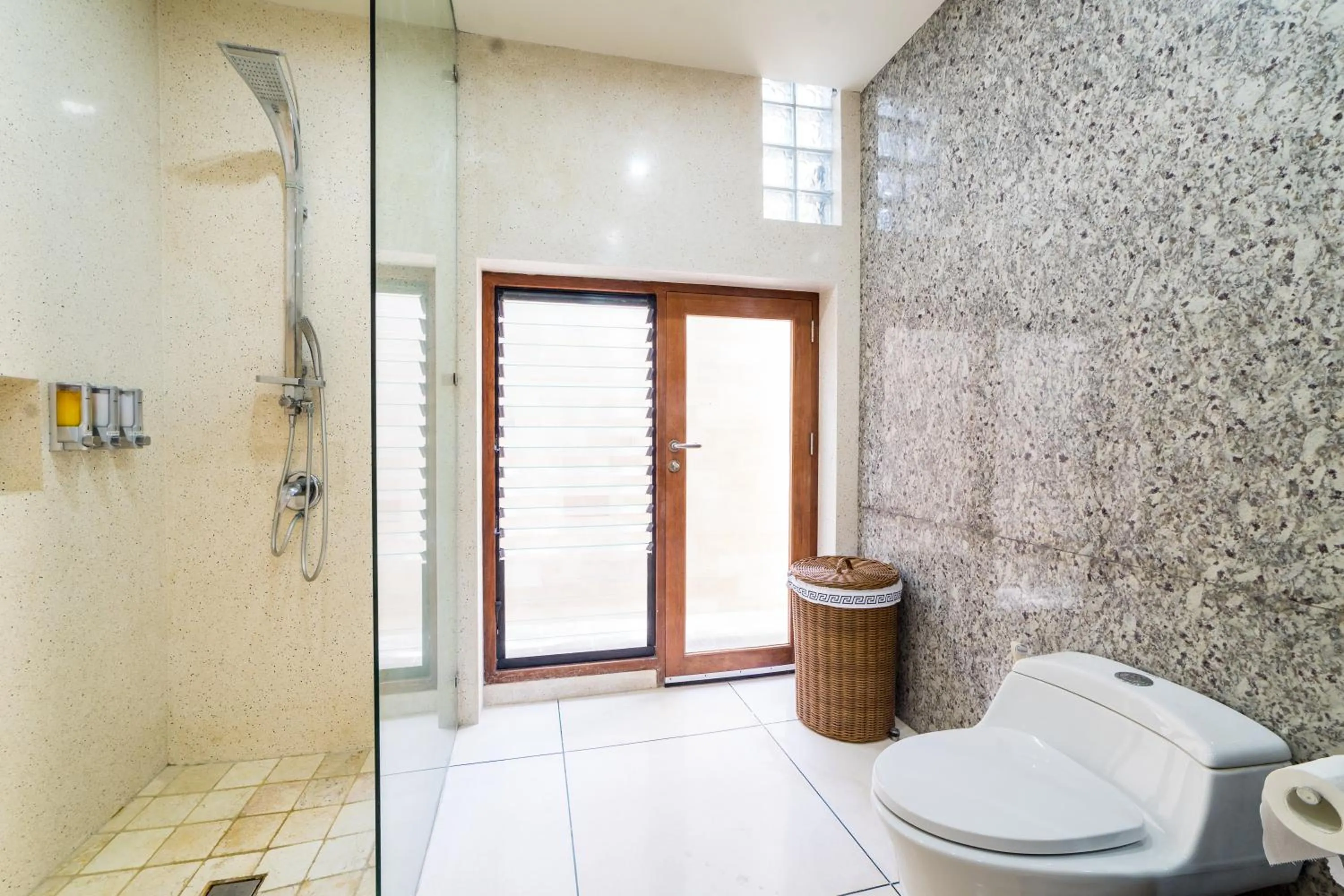 Shower in Villa Costa Plenty