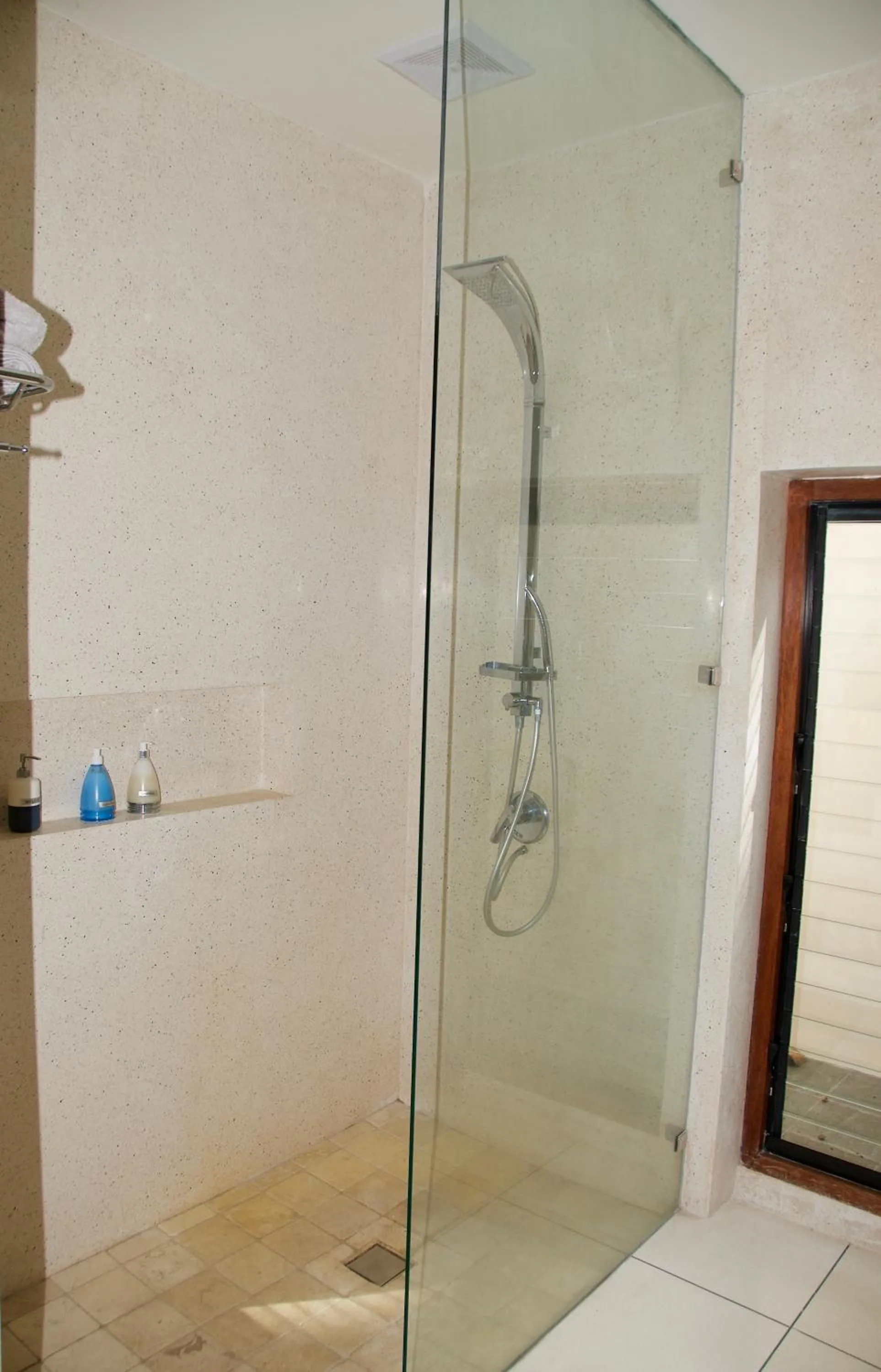 Property building in Villa Costa Plenty