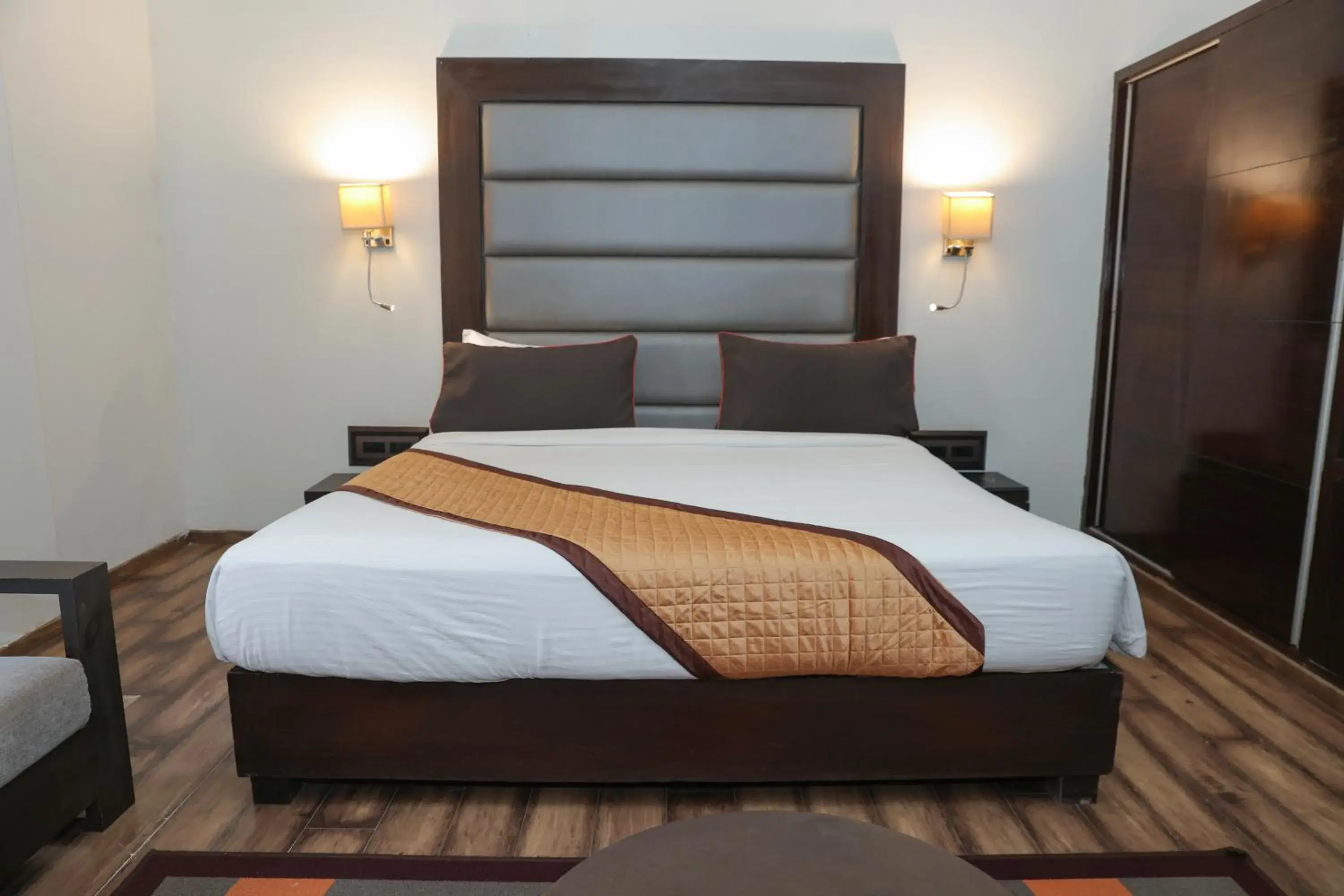 Bed in Veronica Hotel Bed in Veronica Hotel