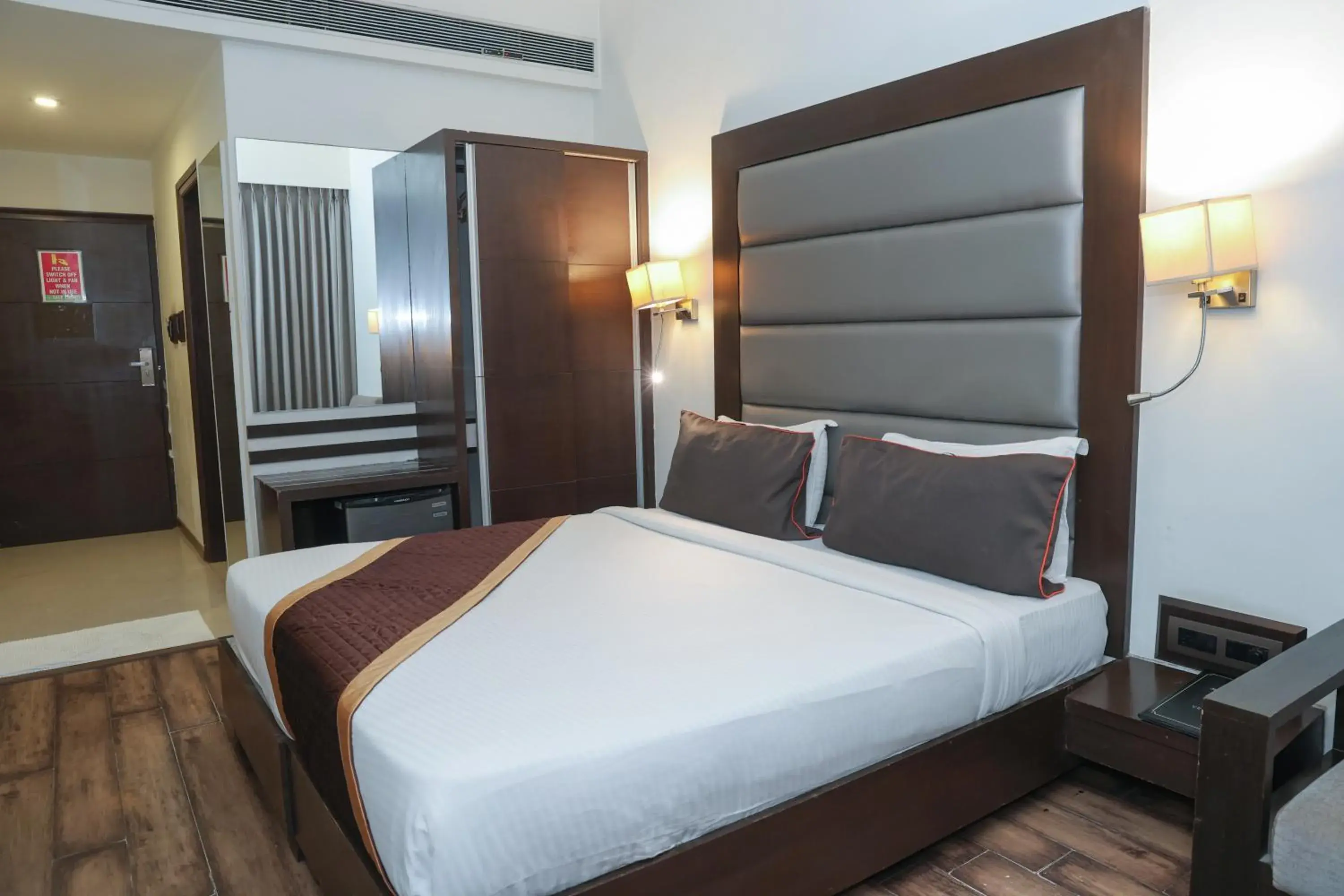 Photo of the whole room, Bed in Veronica Hotel Photo of the whole room, Bed in Veronica Hotel