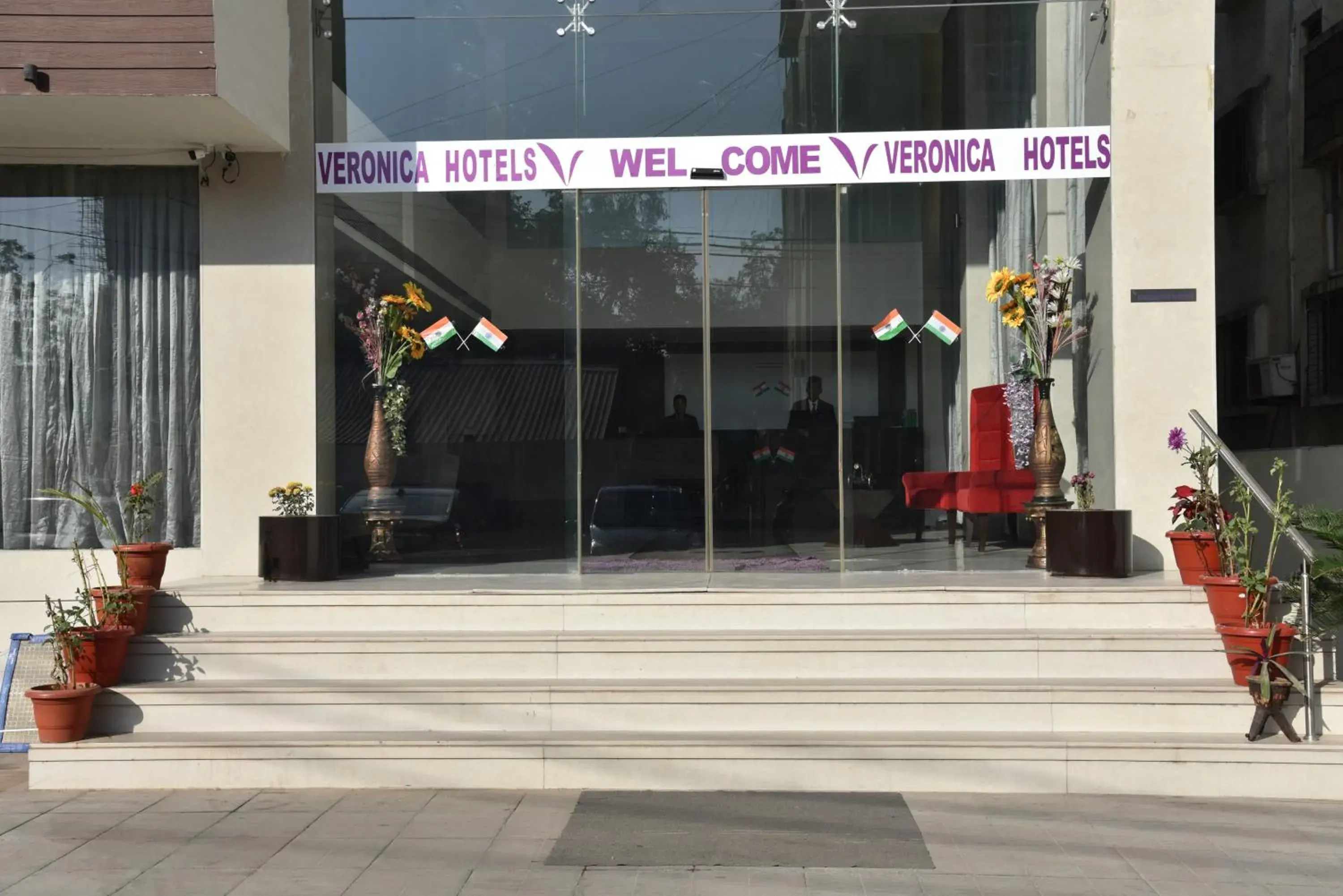 Facade/entrance in Veronica Hotel Facade/entrance in Veronica Hotel