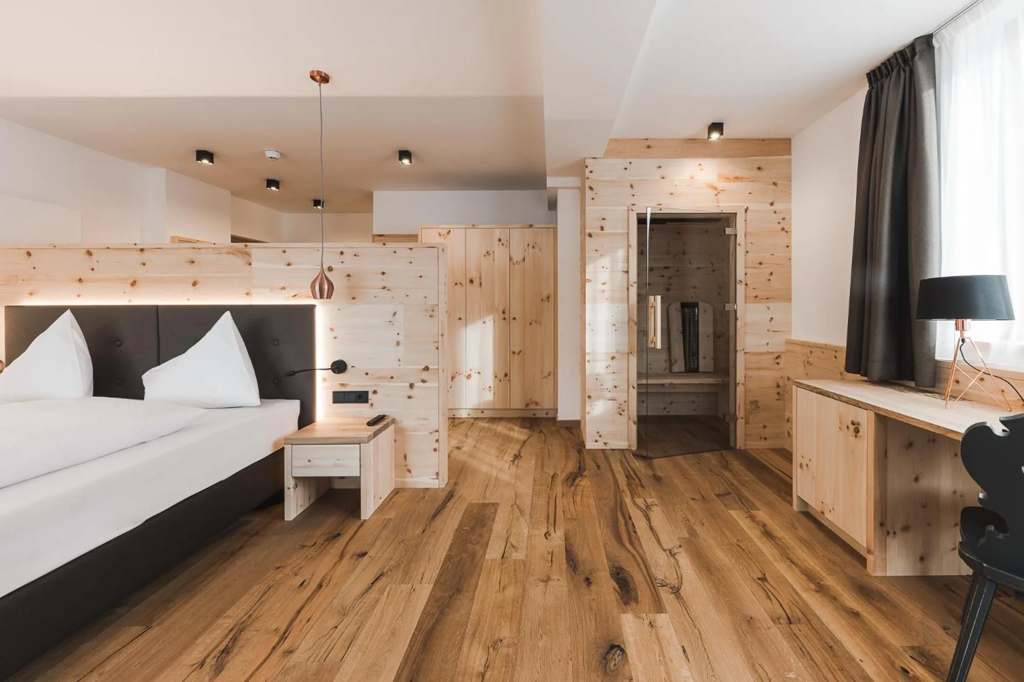 Bedroom, Bed in Hotel Zum Mohren