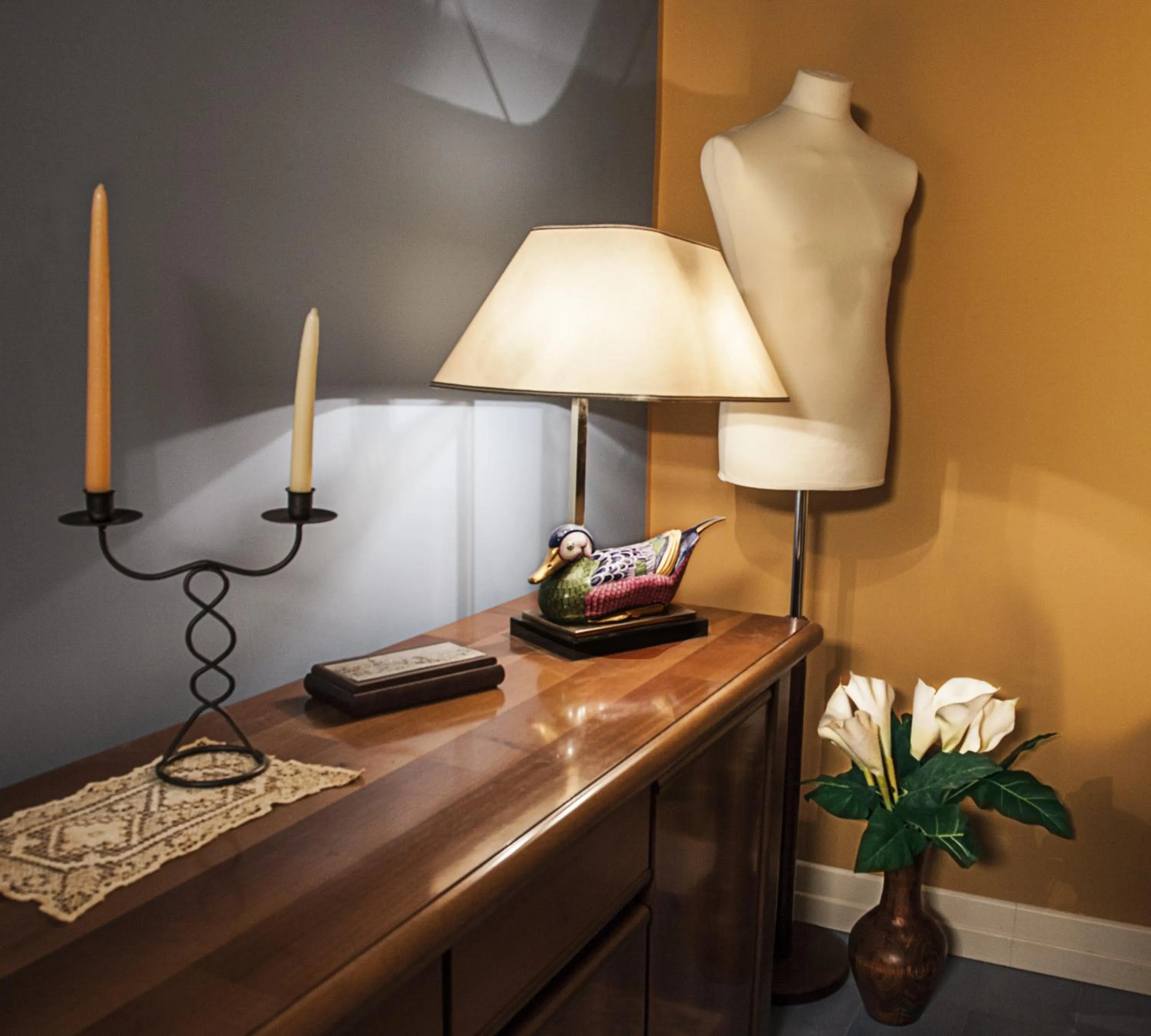 Communal lounge/ TV room in Art Fashion House Luxury Rooms