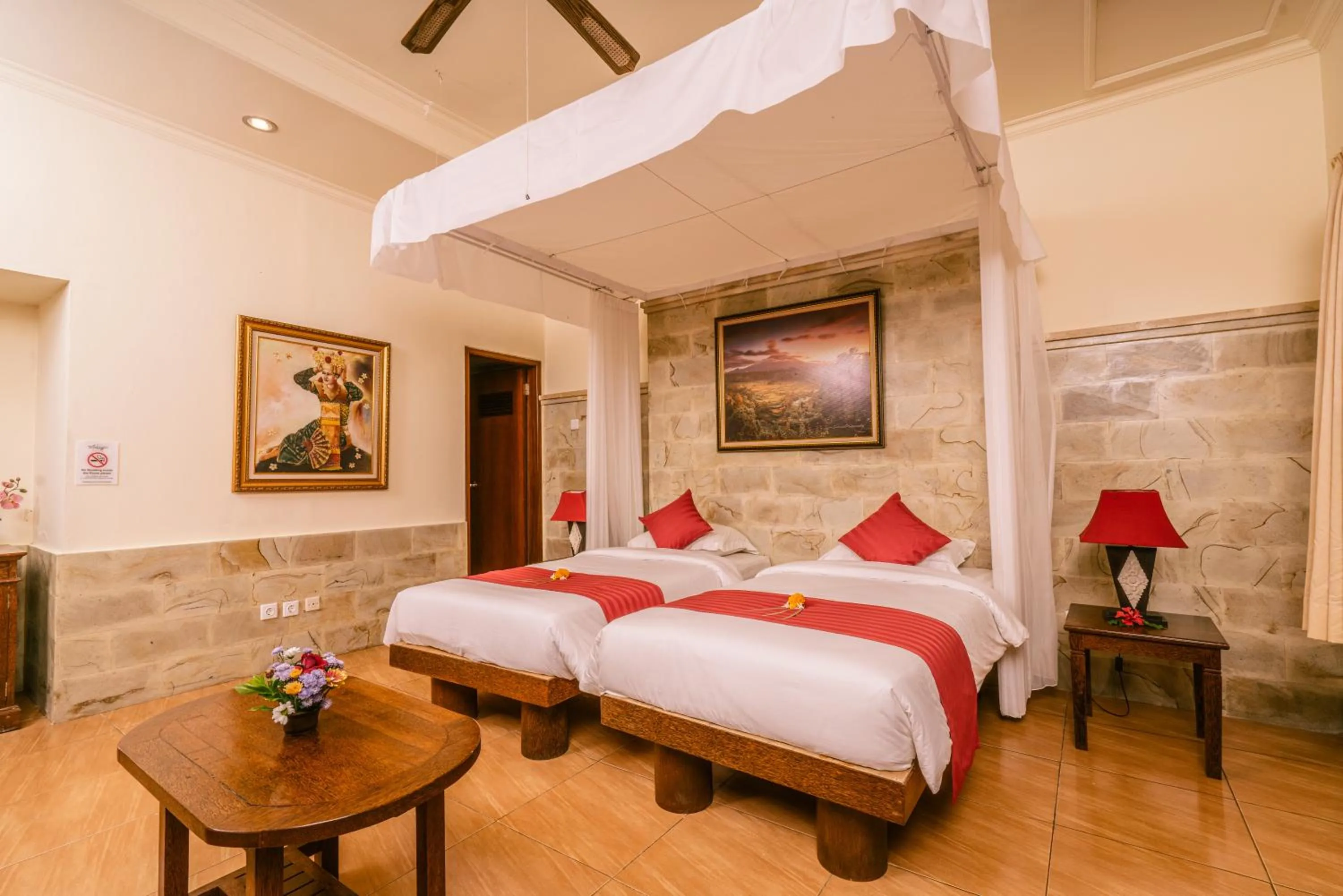 Bed in Mahagiri Resort & Restaurant