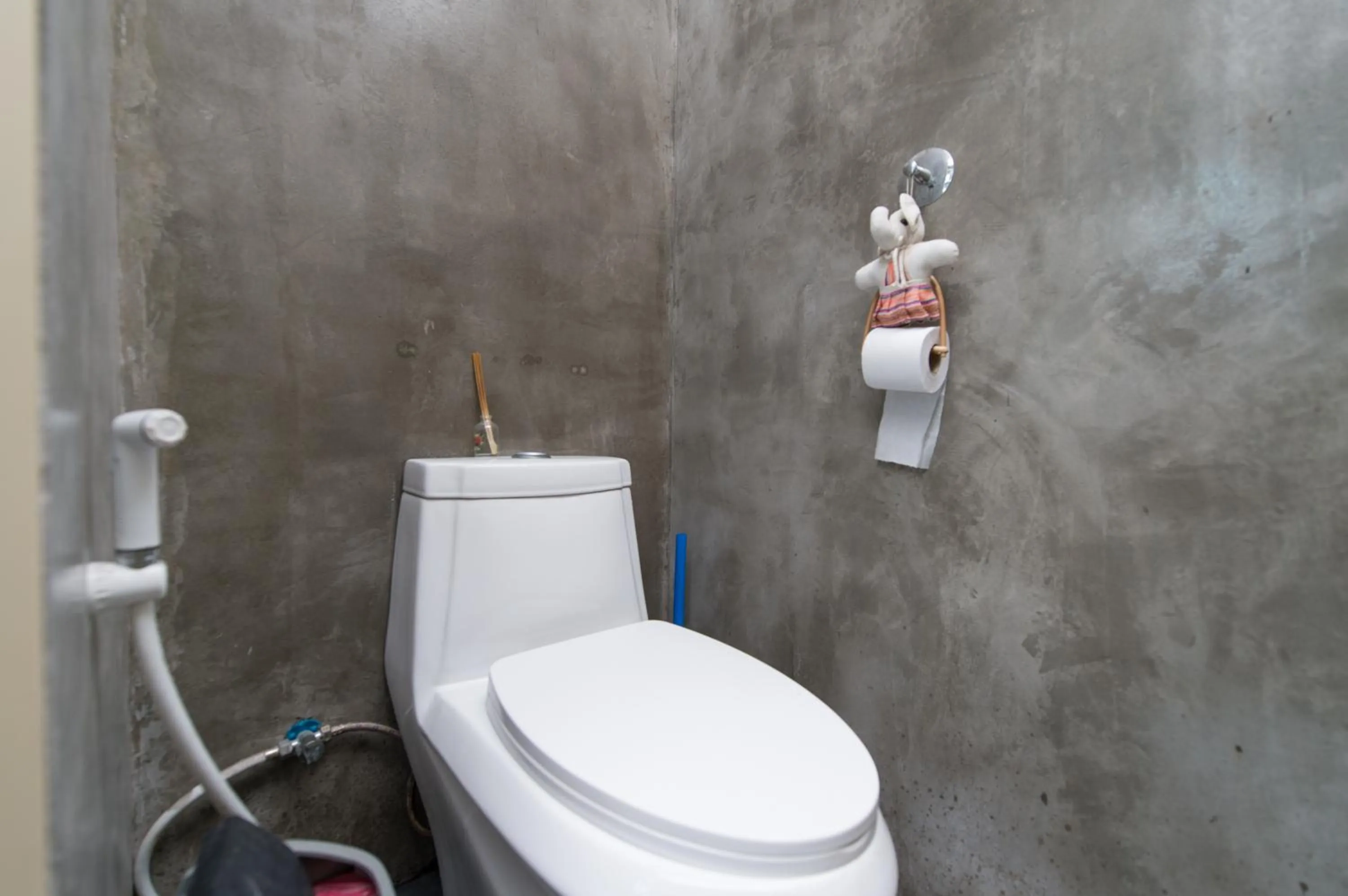 Toilet in Nang Ta Yon @ Ban Thap Chang Hostel