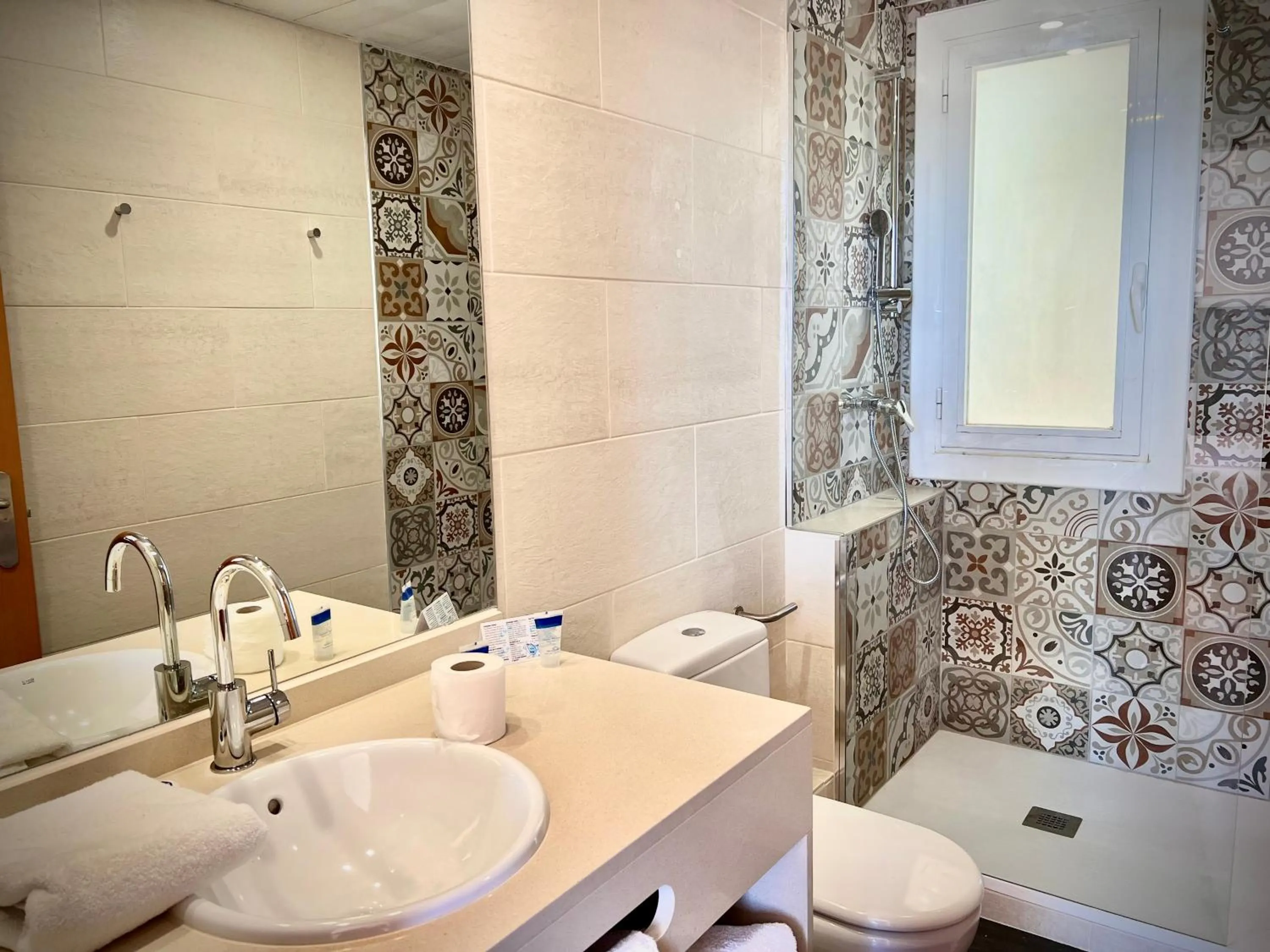 Bathroom in Hotel Miramar Badalona