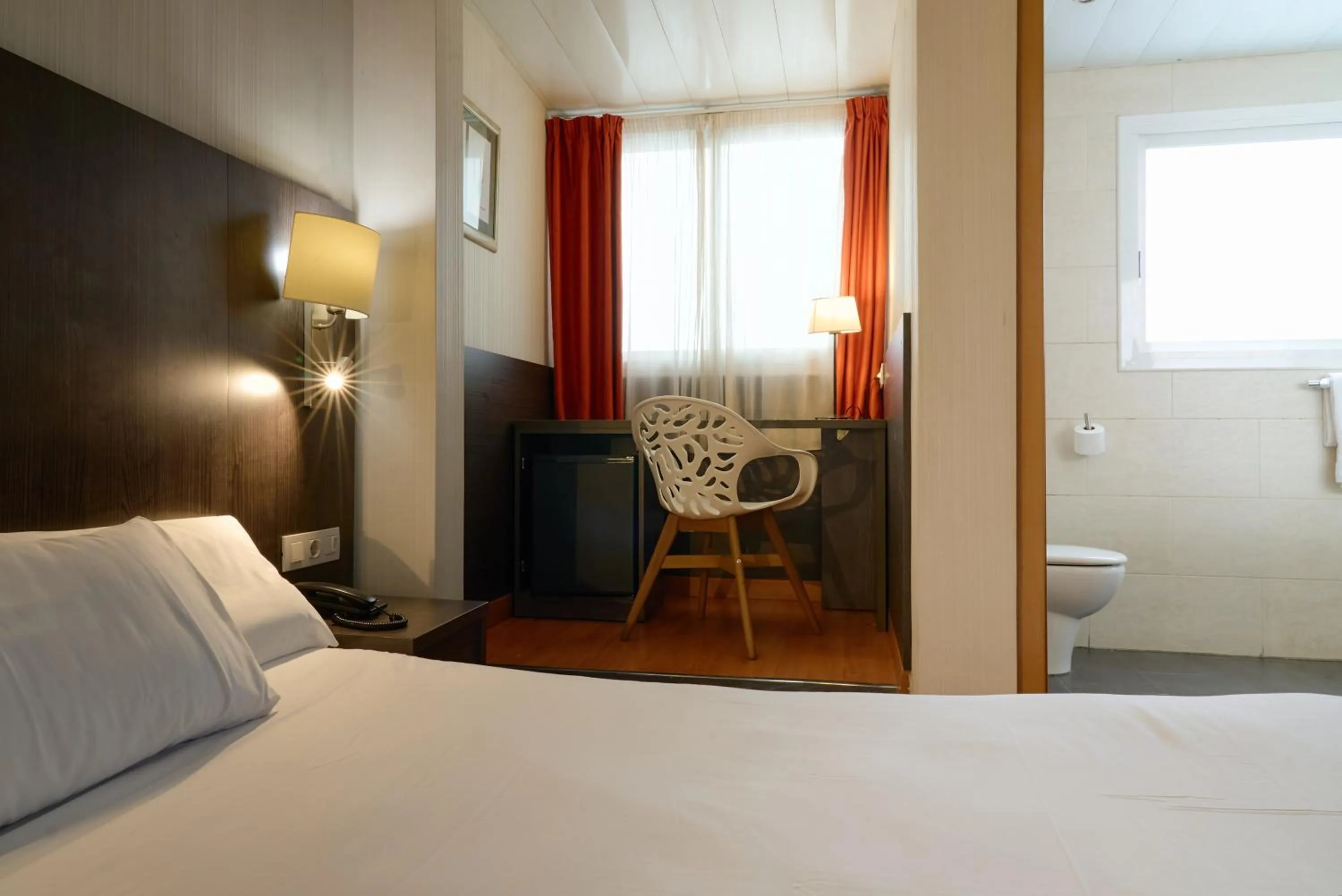 Photo of the whole room, Bed in Hotel Miramar Badalona