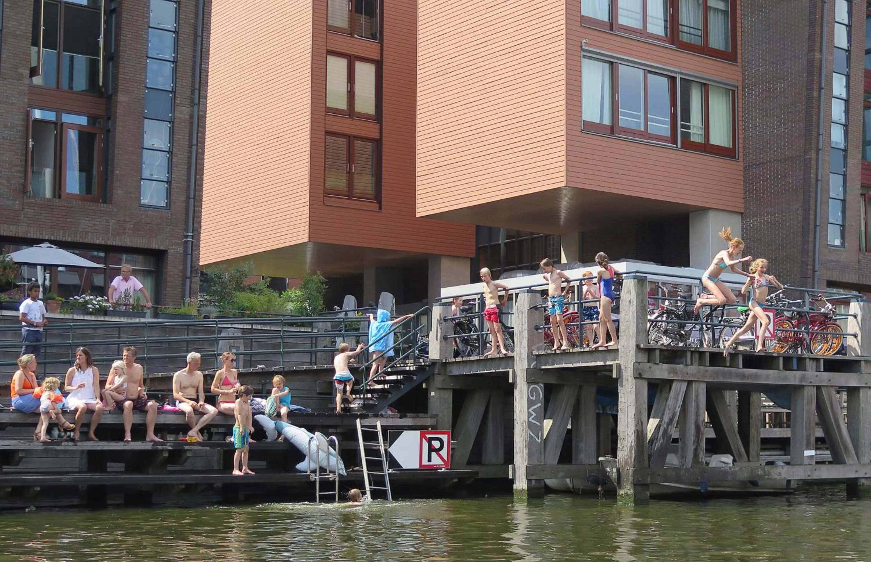 group of guests in Houseboat Westerdok