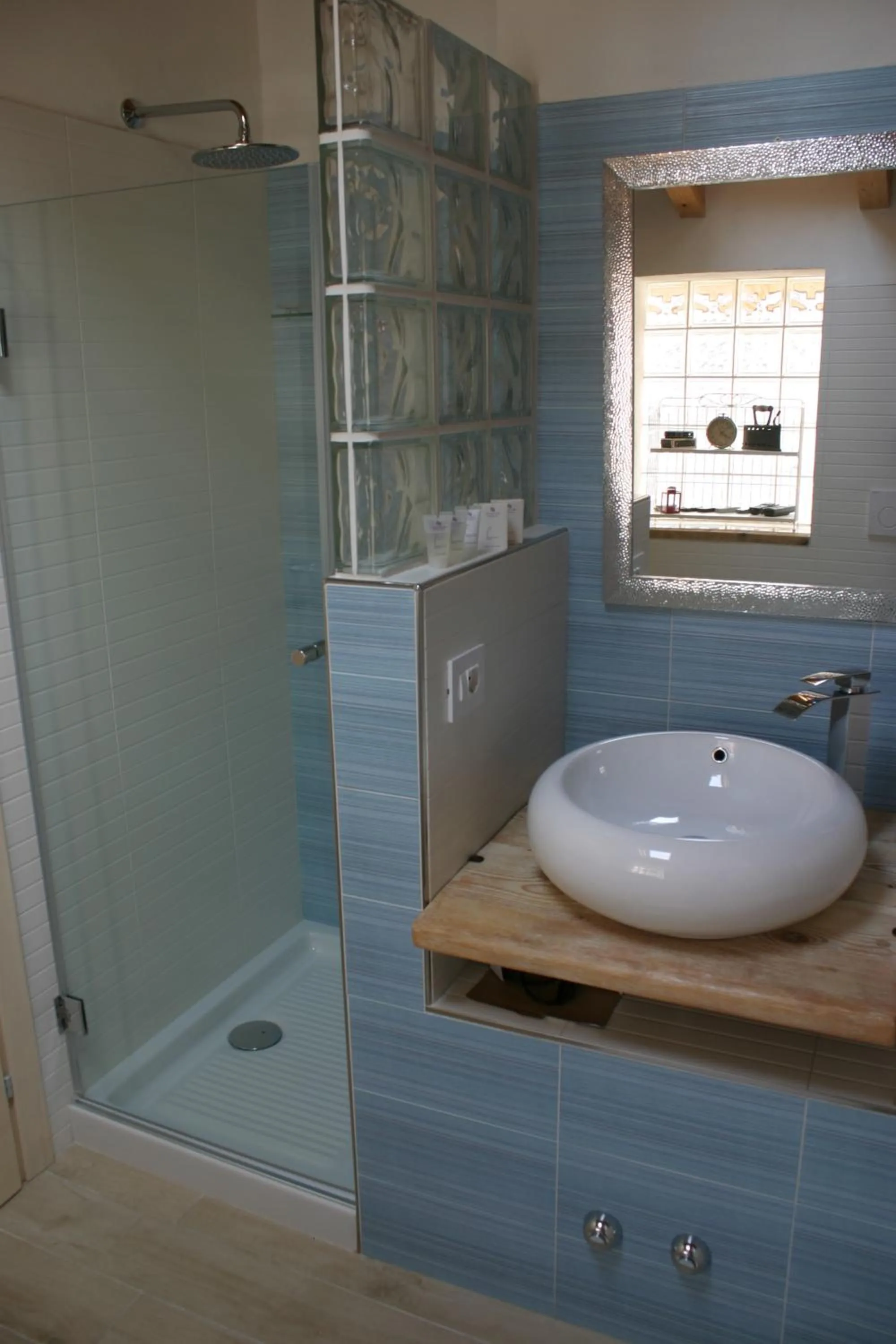 Shower in B&B Il Noce alla Finestra