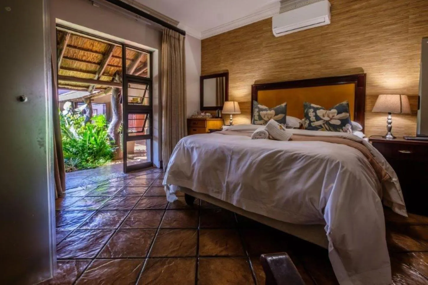Photo of the whole room, Bed in Kassaboera Lodge