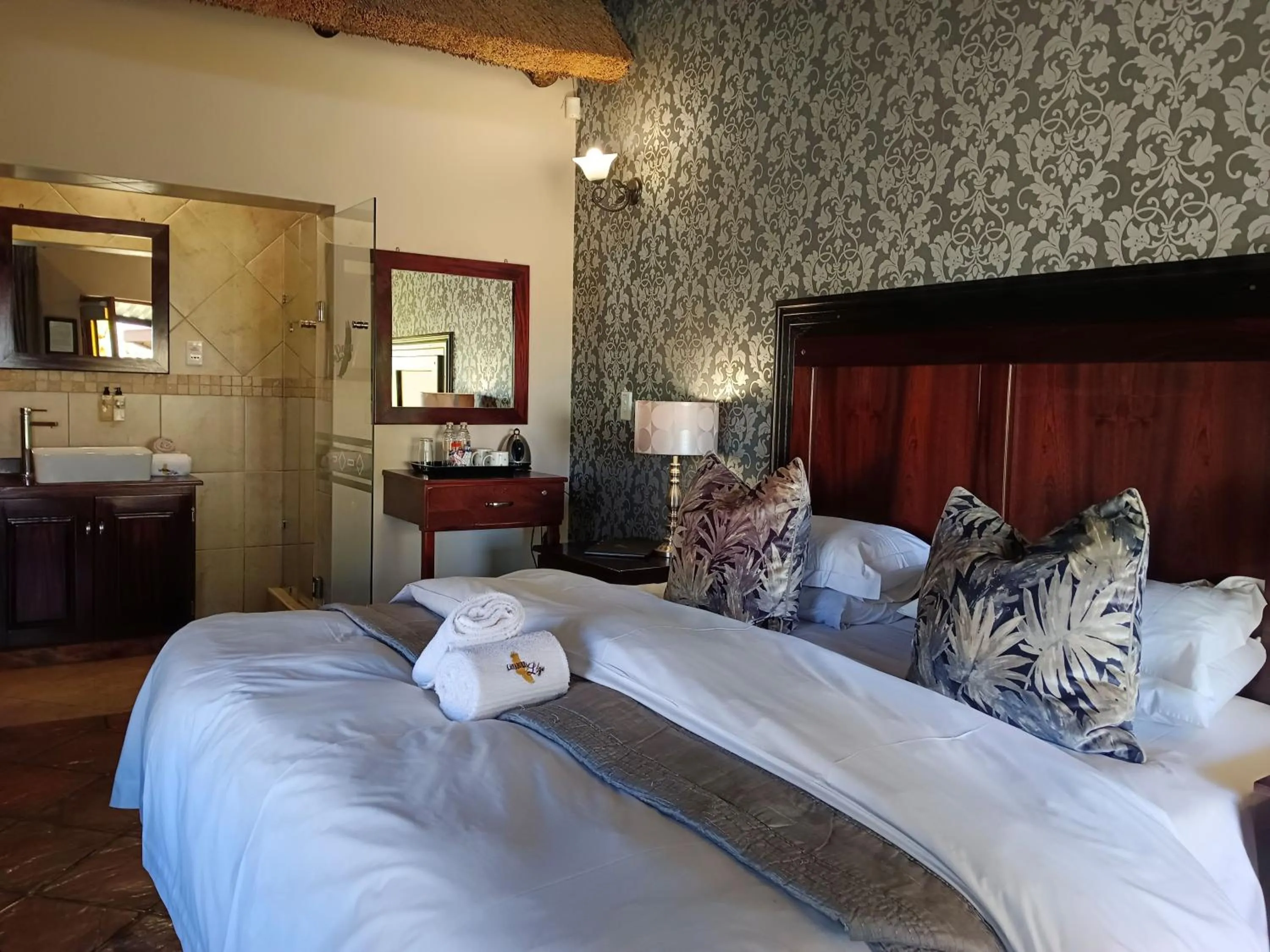 Photo of the whole room, Bed in Kassaboera Lodge