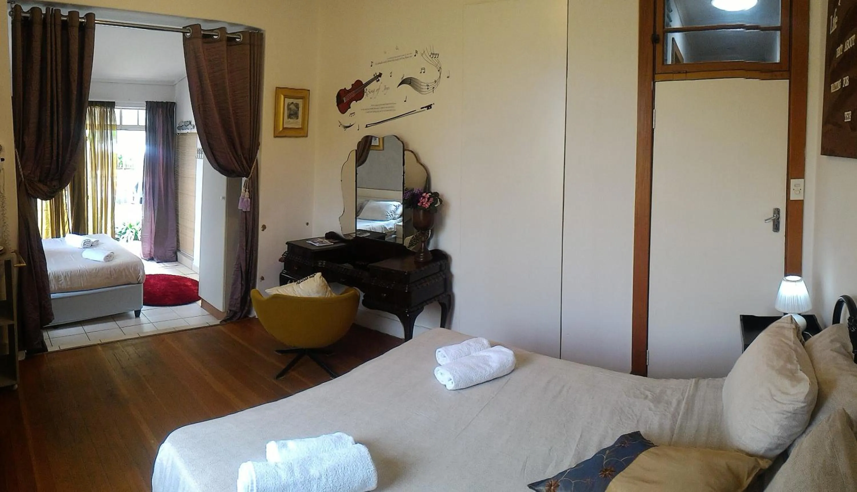 Photo of the whole room, Bed in Westmoreland Lodge